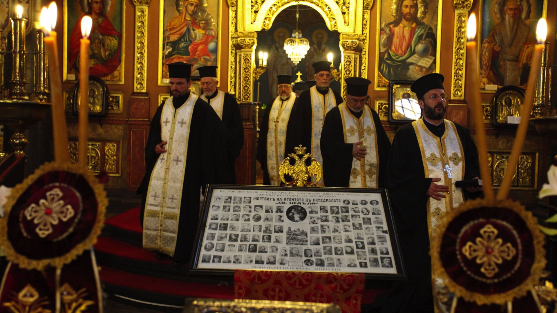 Панихида за жертвите на атентата в „Света Неделя” (СНИМКИ)