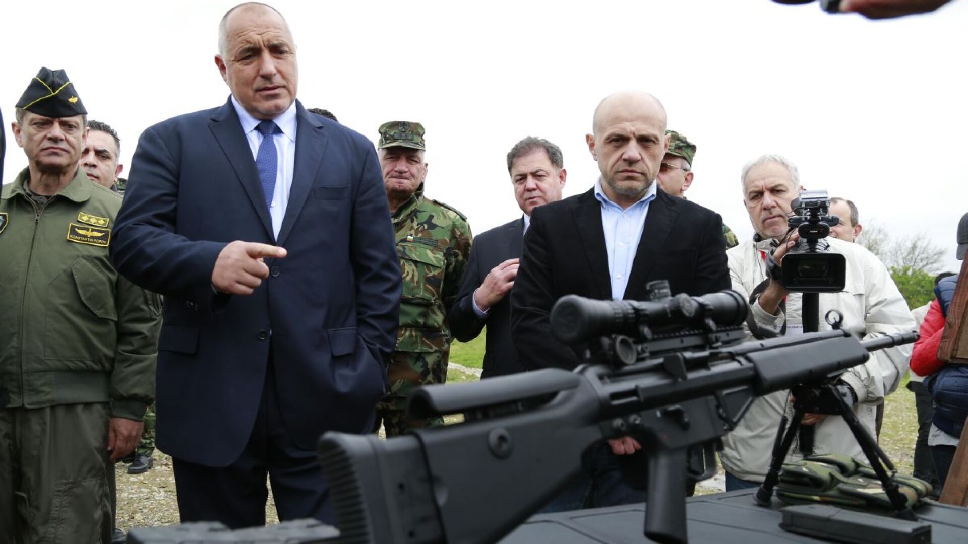 Триста военни допълнително ще пазят границата ни (СНИМКИ)