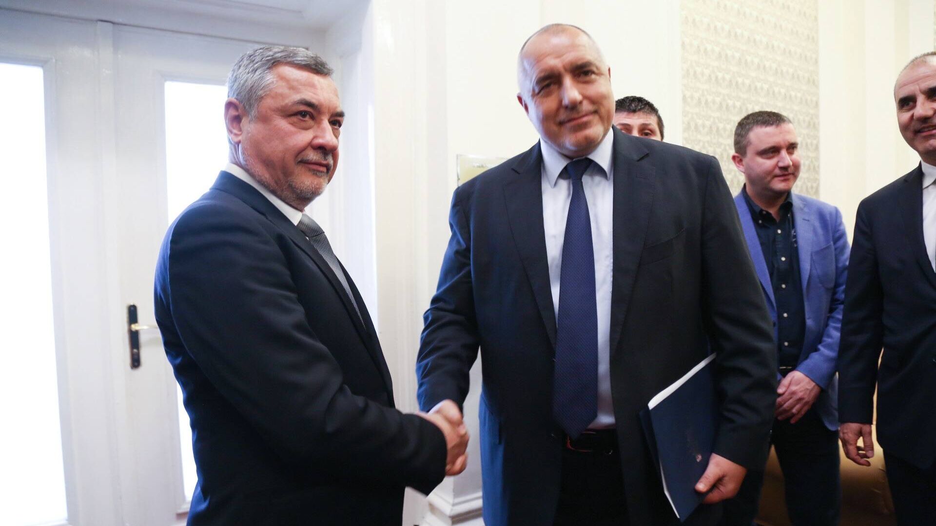 21 страници за управление до 2021 г.: ГЕРБ и Патриотите обявиха програмата си