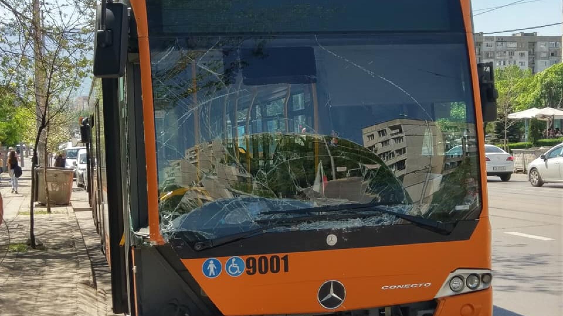 Един ранен при голяма катастрофа в столицата