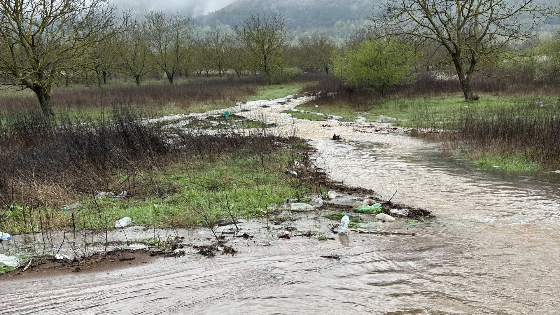Вода заля част от Е-79 при Враца, има риск от аквапланинг