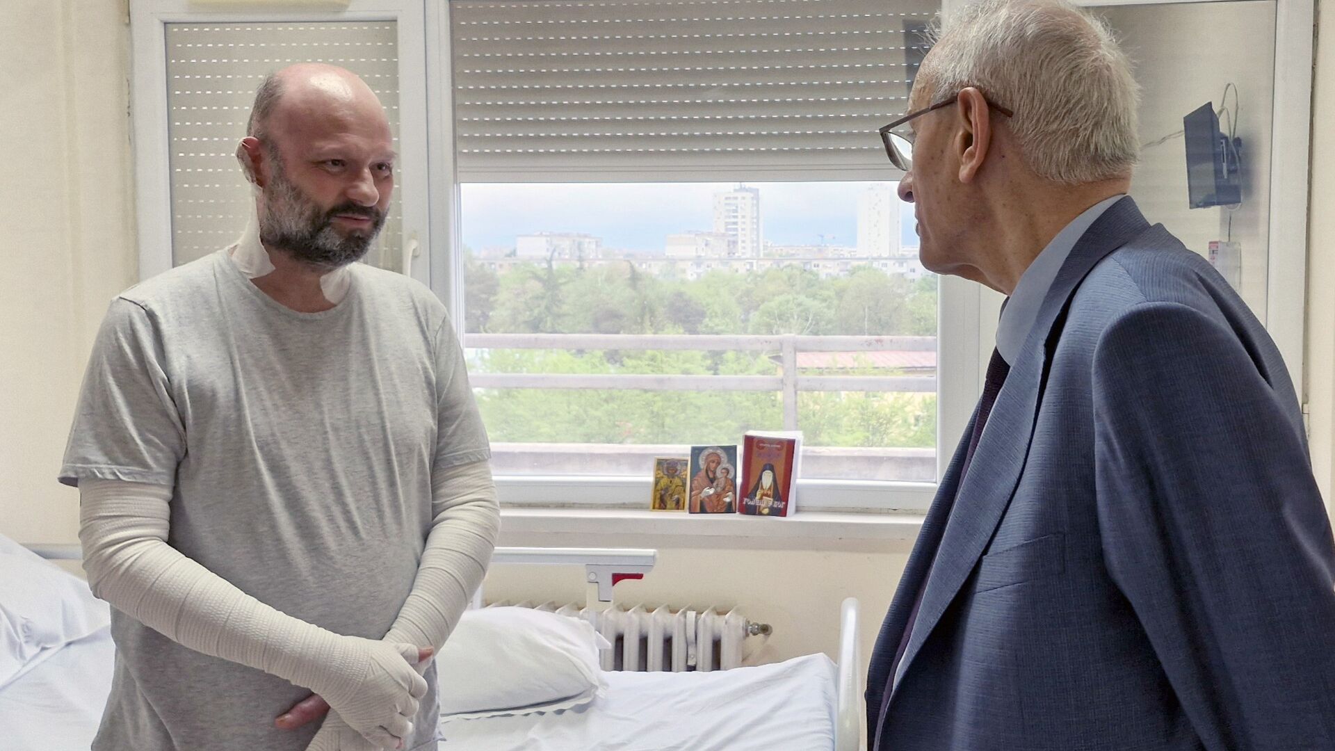 Здравният министър посети УМБАЛ „Свети Георги“ и се срещна с пациентите от Кочани (СНИМКИ)