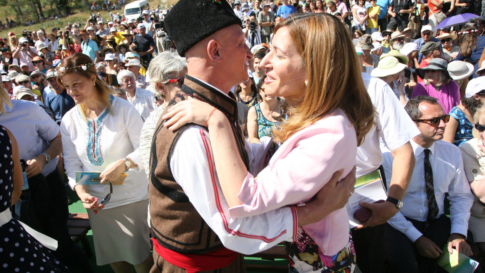 Родни политици на събора в Копривщица (СНИМКИ)