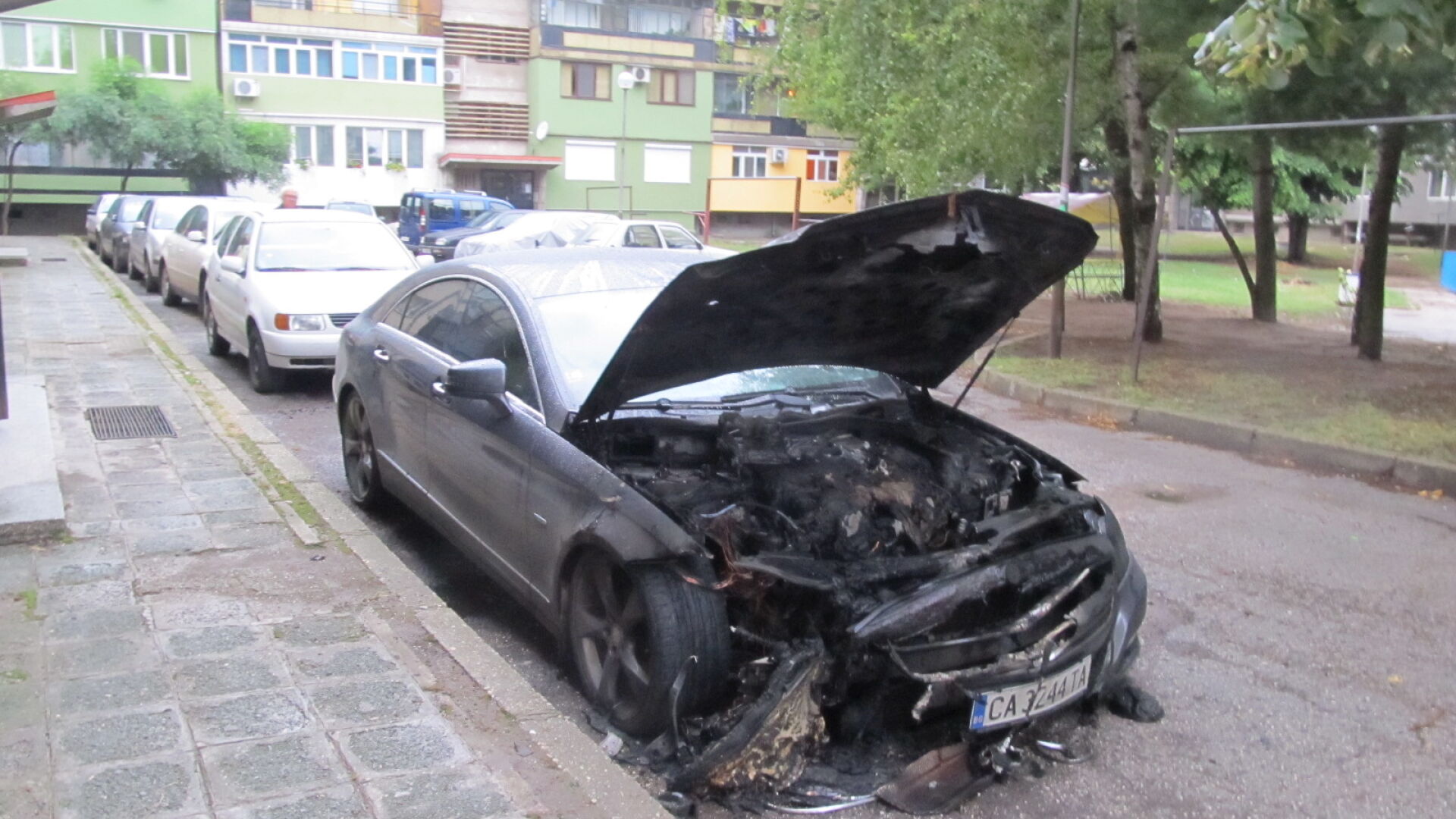 Автомобил горя в Русе тази нощ