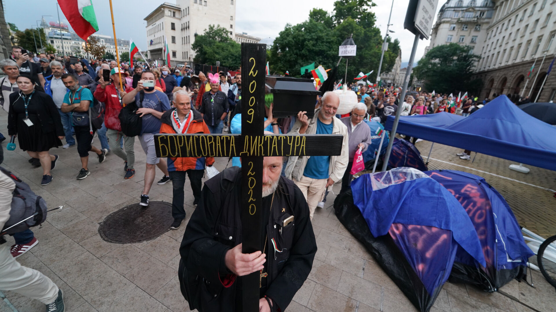 Ден 28 на недоволство: Блокадите в София остават въпреки проливния дъжд 