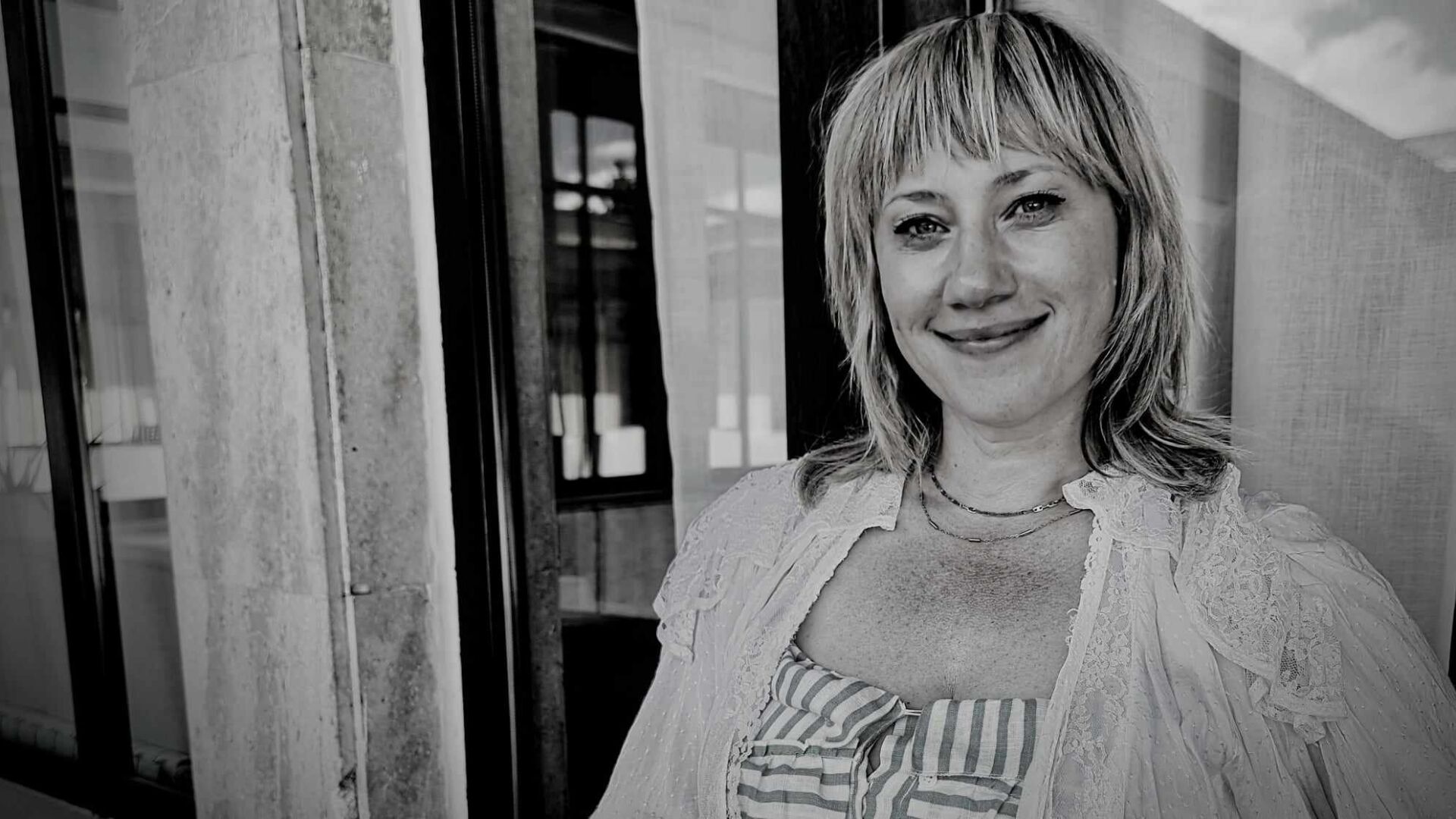 Луси Удуърд: Трябва да минеш през тъмнината, за да изпиташ щастието