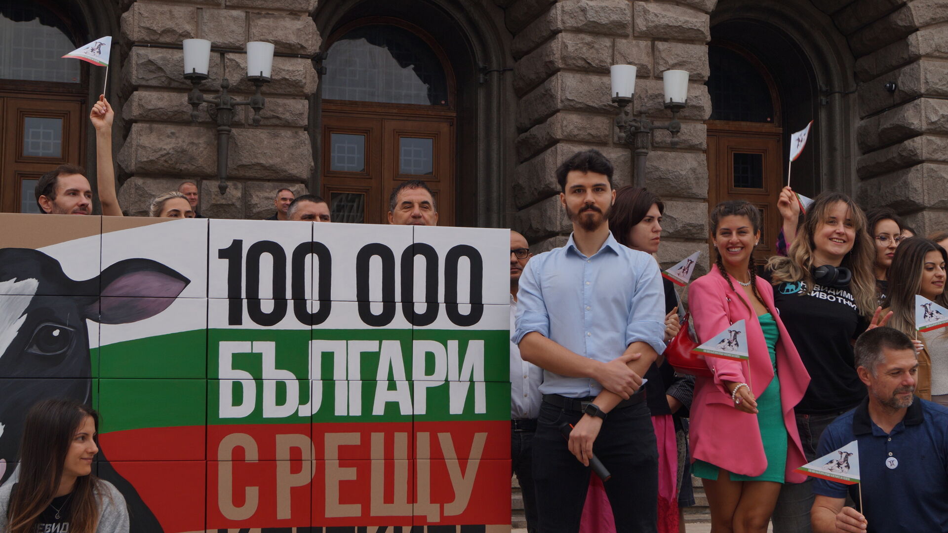 Със 110 000 подписа поискаха законова забрана на клетките за телета