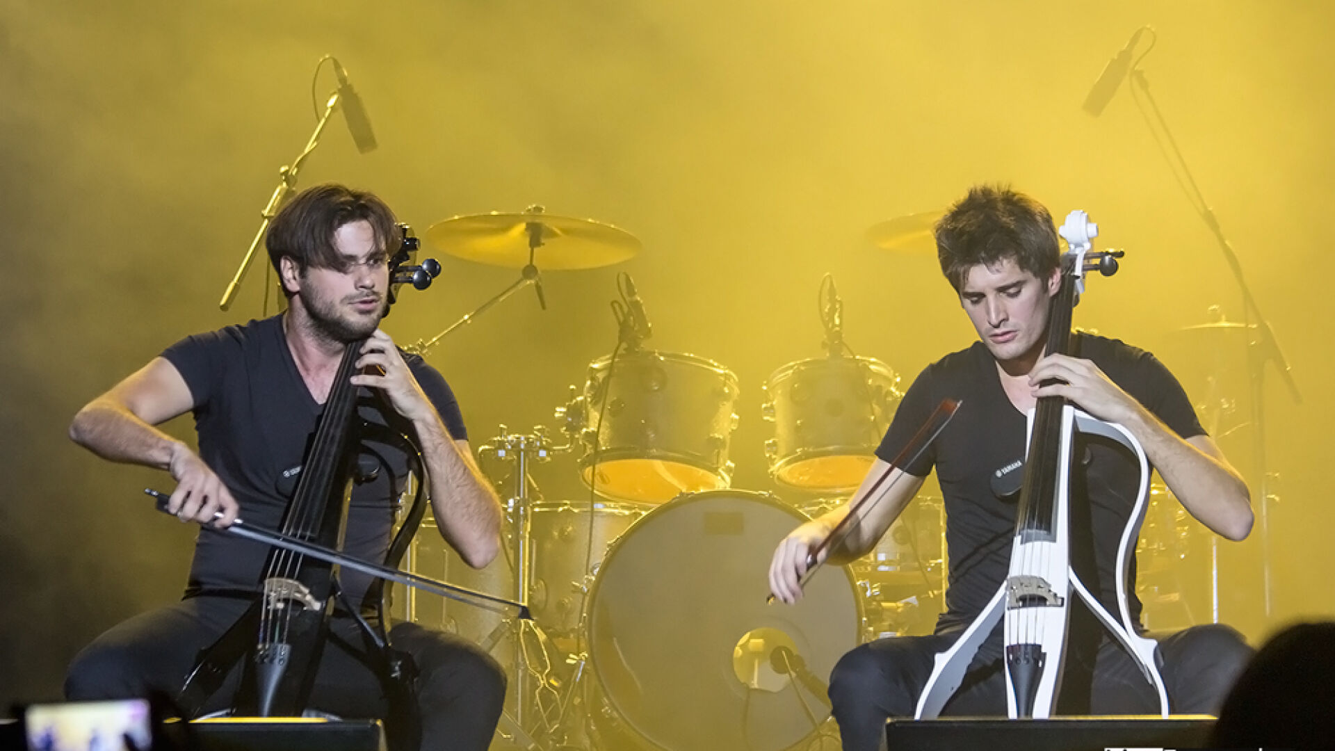 Магията на 2 Cellos в София