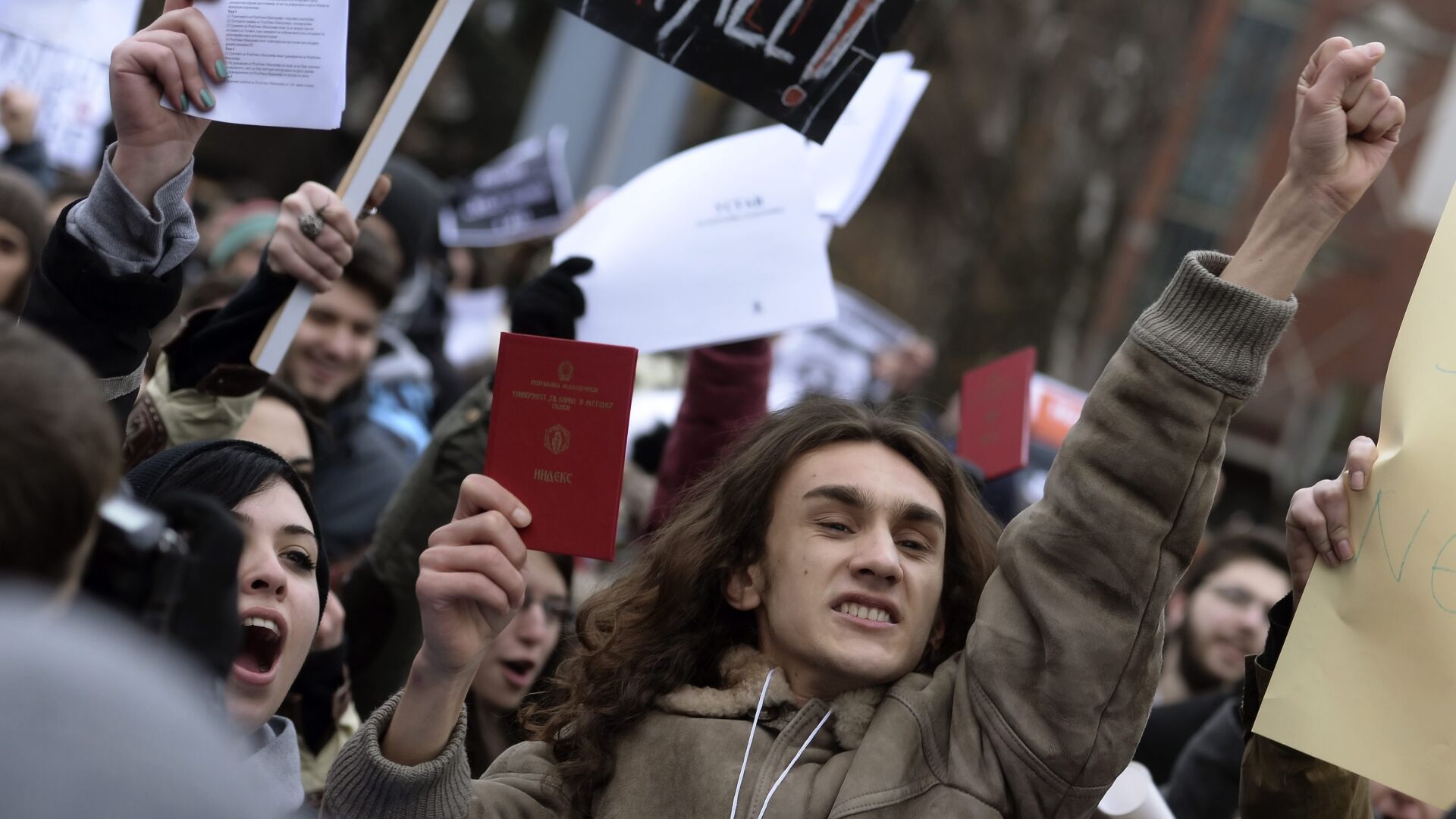 Многохиляден студентски протест в Скопие (СНИМКИ)
