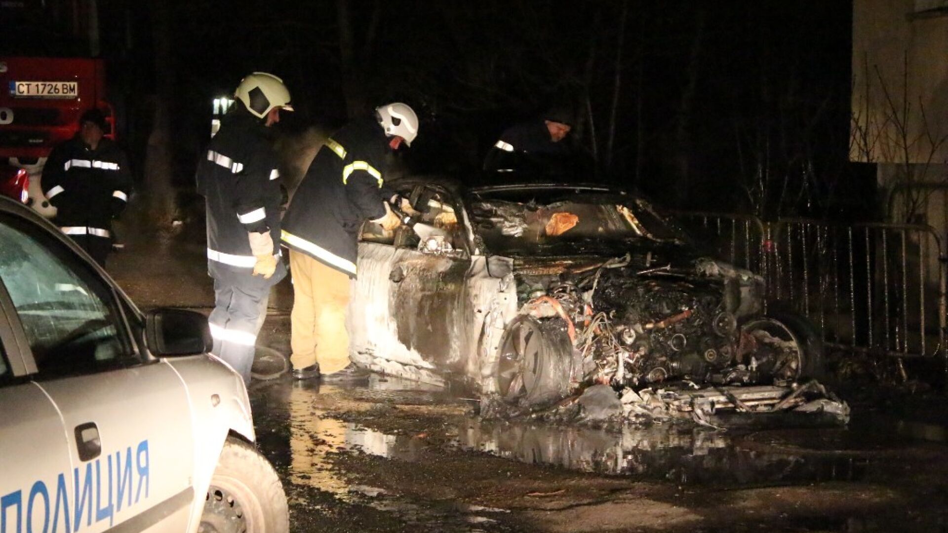 Военен пламна в опит да подпали автомобил