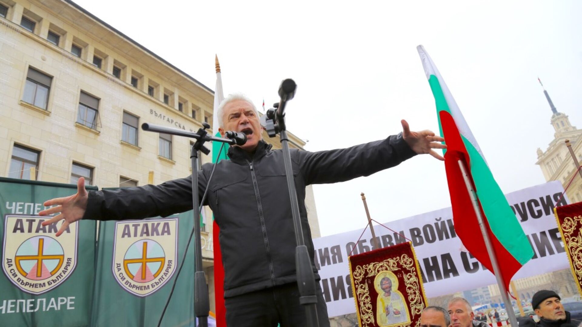 Факелно шествие срещу посещението на Давутоглу у нас