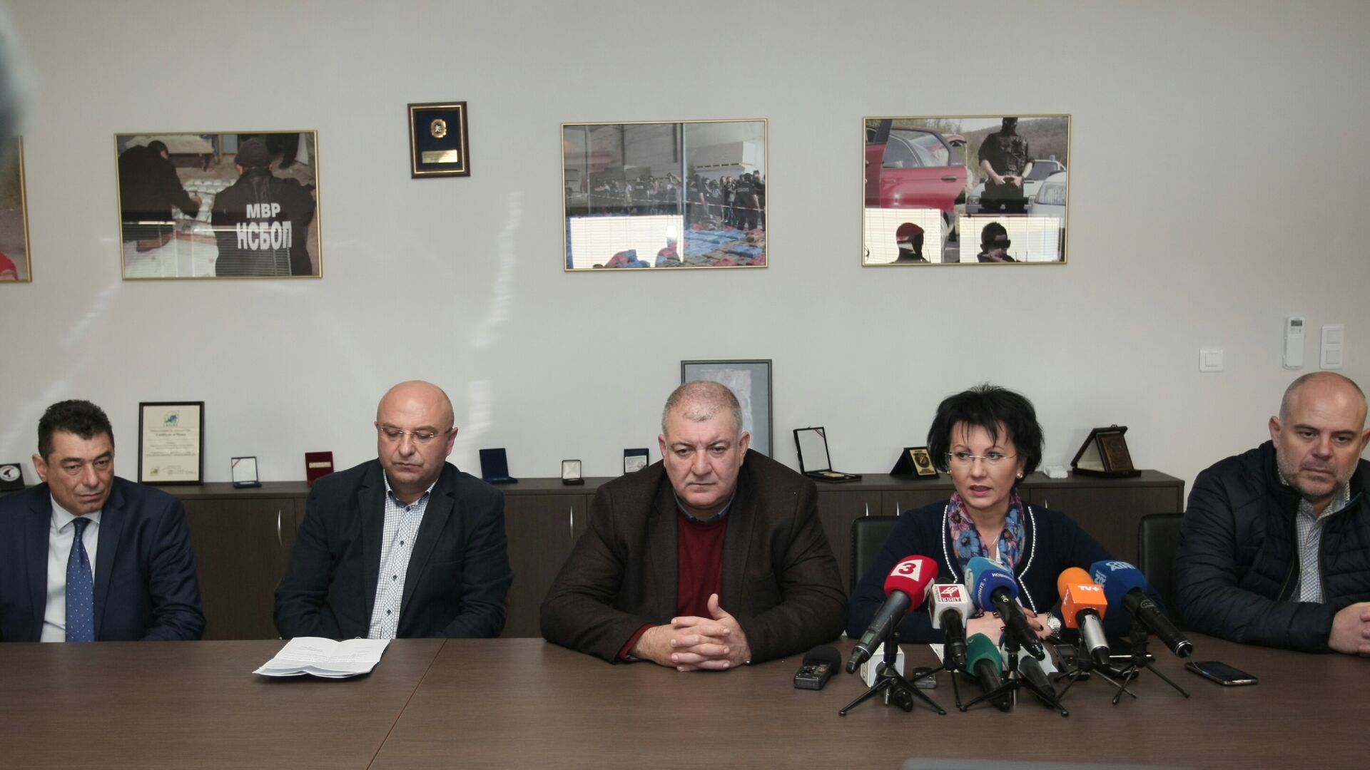 Спецполицаи задържаха оръжие достатъчно за терористичен акт