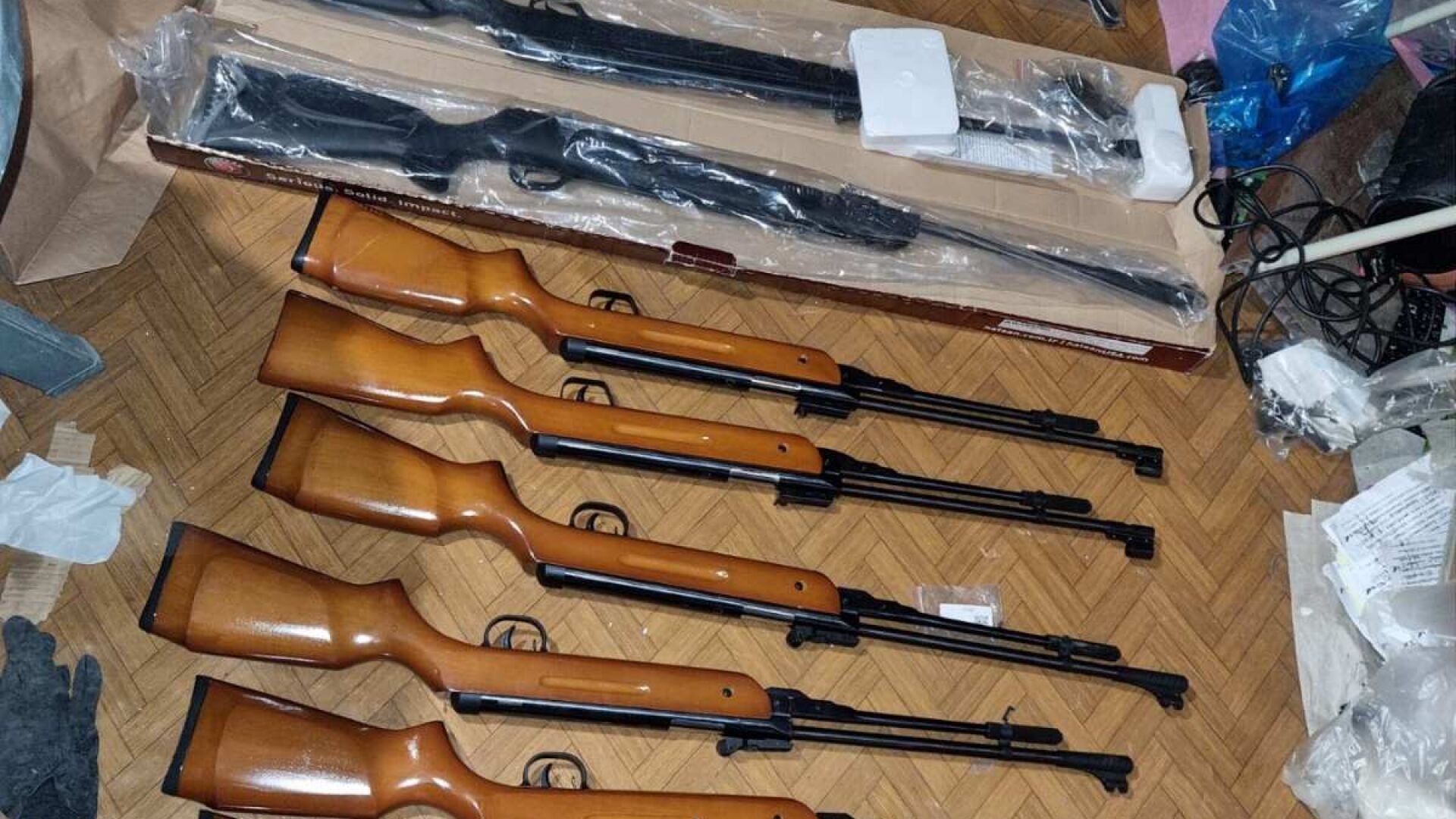 При акция на ГДБОП: Иззеха над 250 незаконни оръжия в село Чепинци (СНИМКИ)