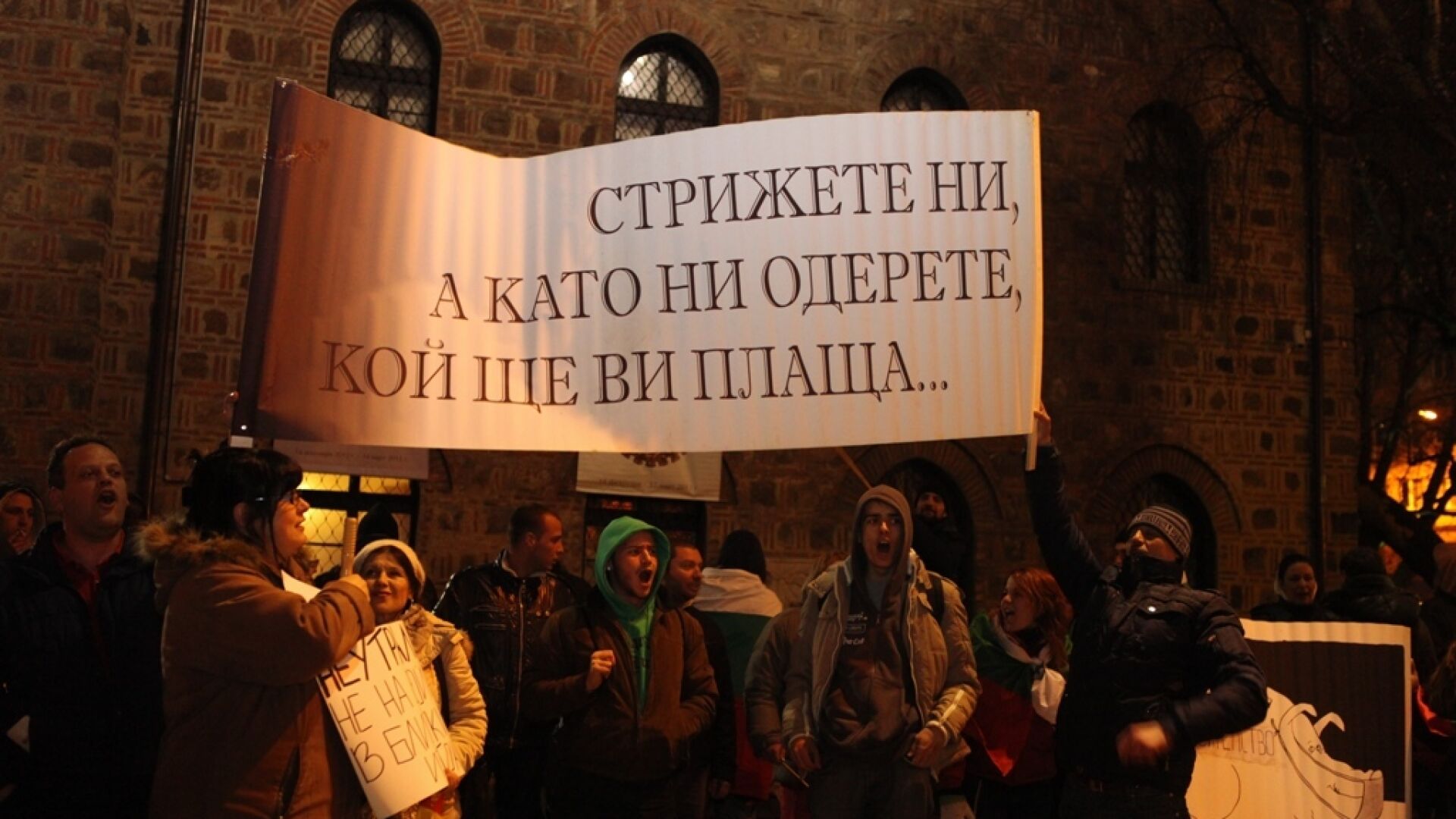 Водачът на протеста във Варна наръган с нож