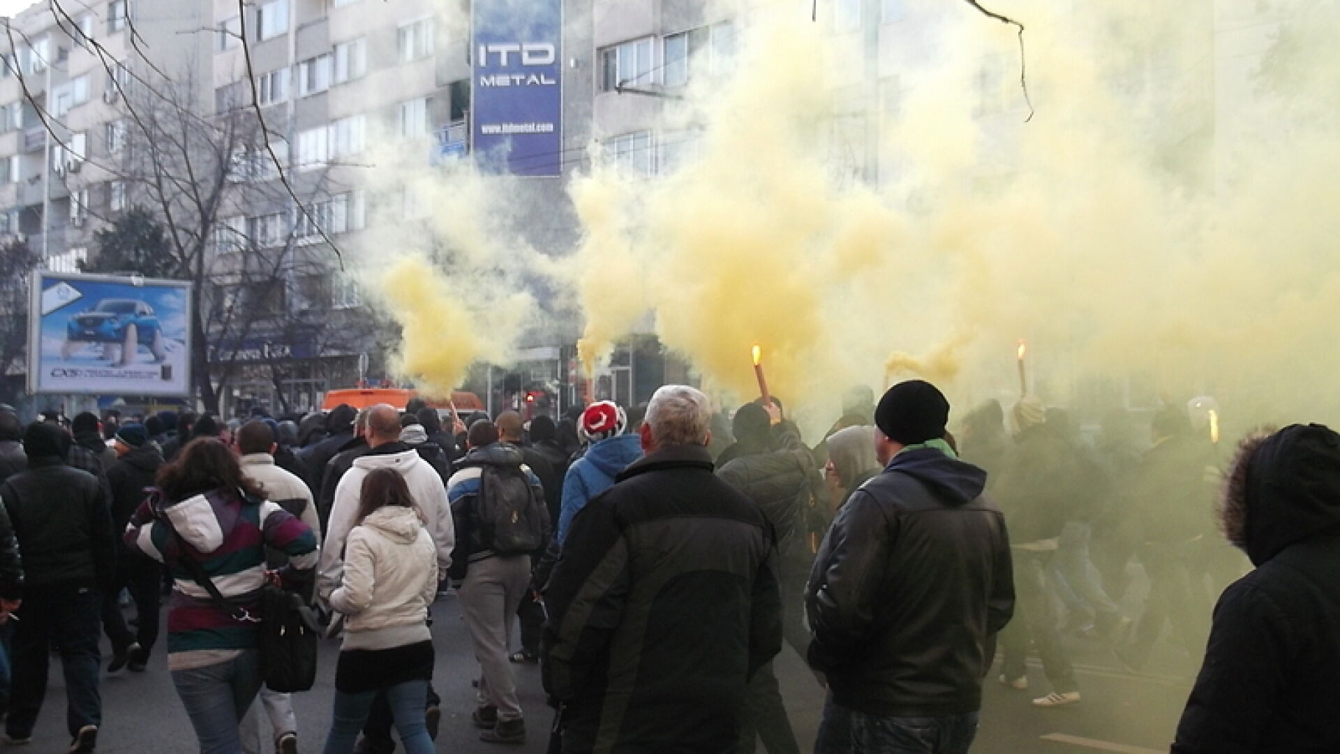 Съдът отложи делото за вакъфските имоти, футболните фенове не отлагат протестите