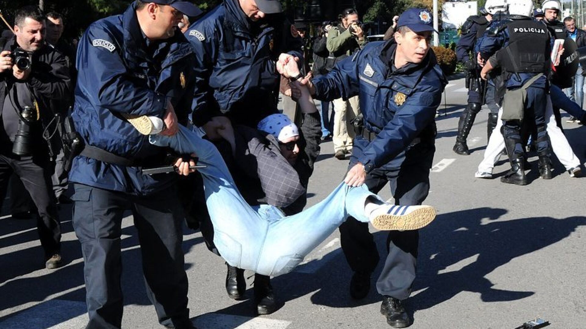 20 арестувани при антиправителствен протест в Подгорица