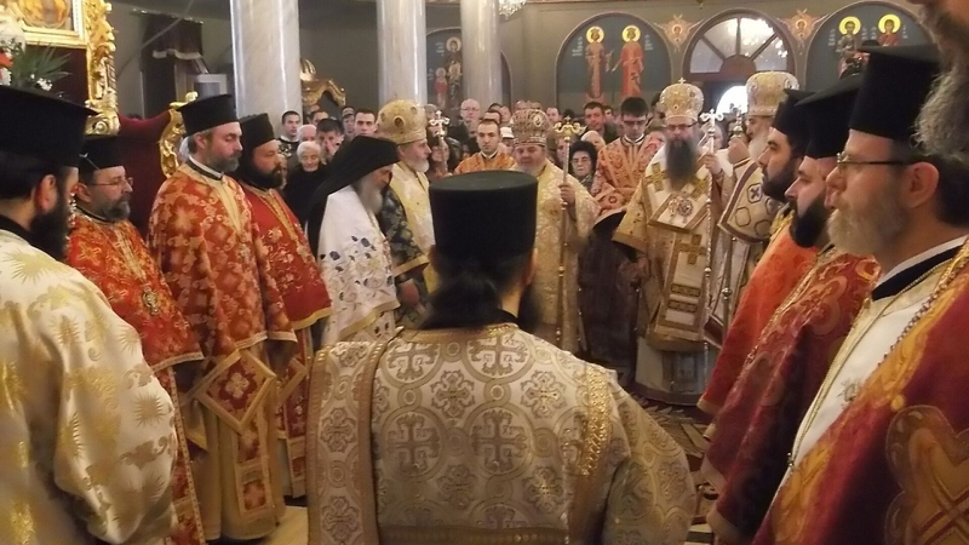 Хиляди се поклониха пред частица от мощите на Св. Параскева в Пловдив