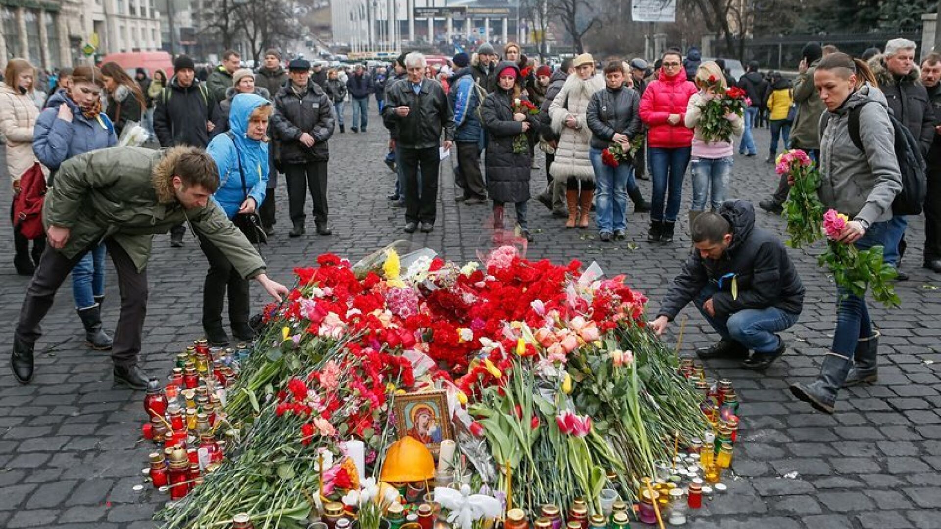Украйна се събужда след два дни на траур и политически хаос