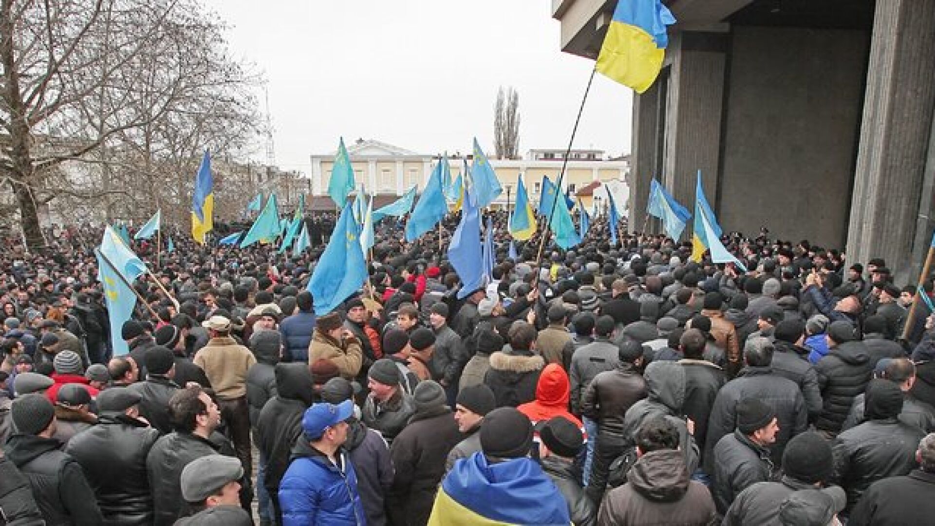 Взрив, сблъсъци и труп в Крим, има над 20 ранени