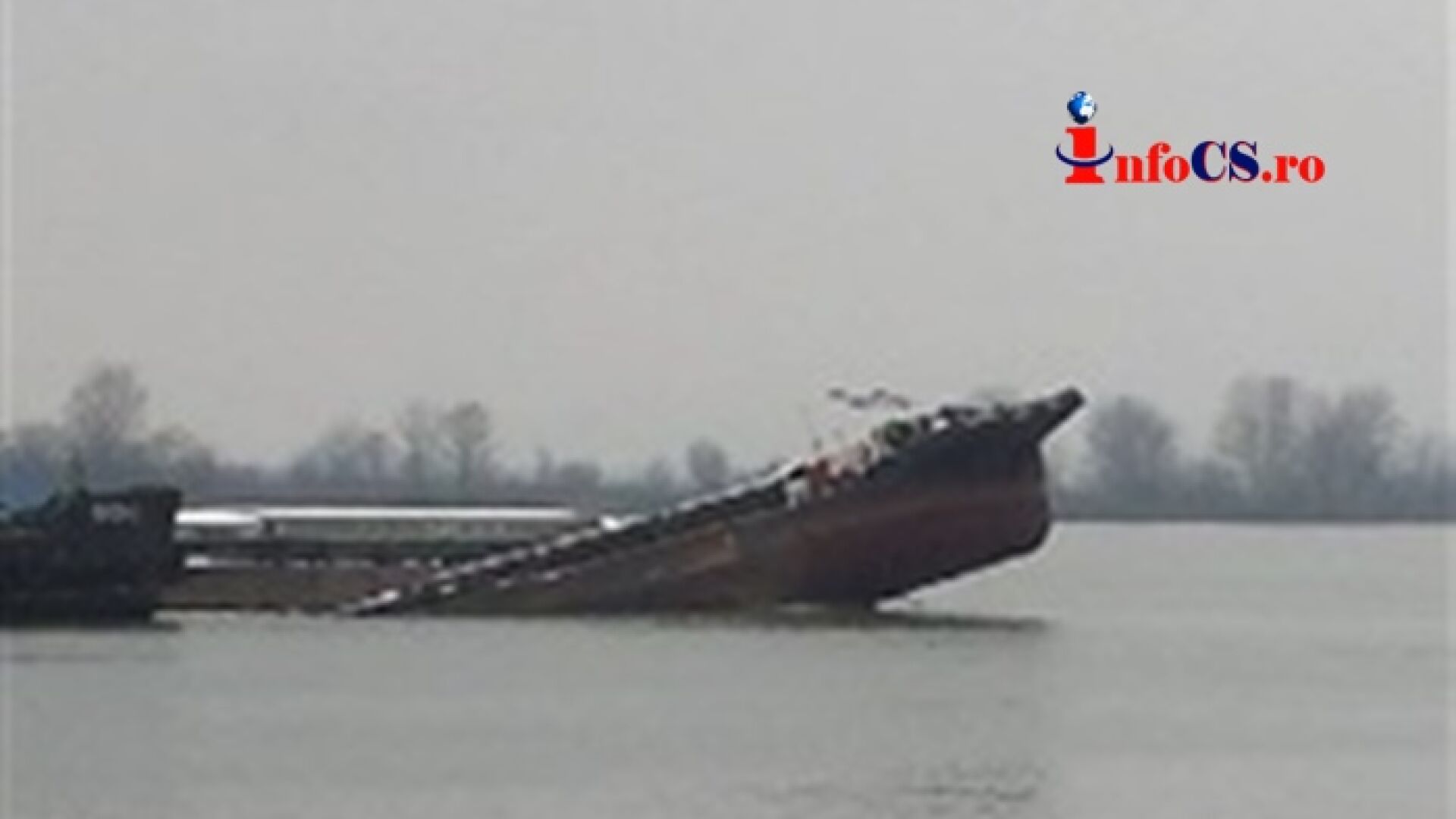 Баржа с 850 тона торови препарати потъна в Дунав