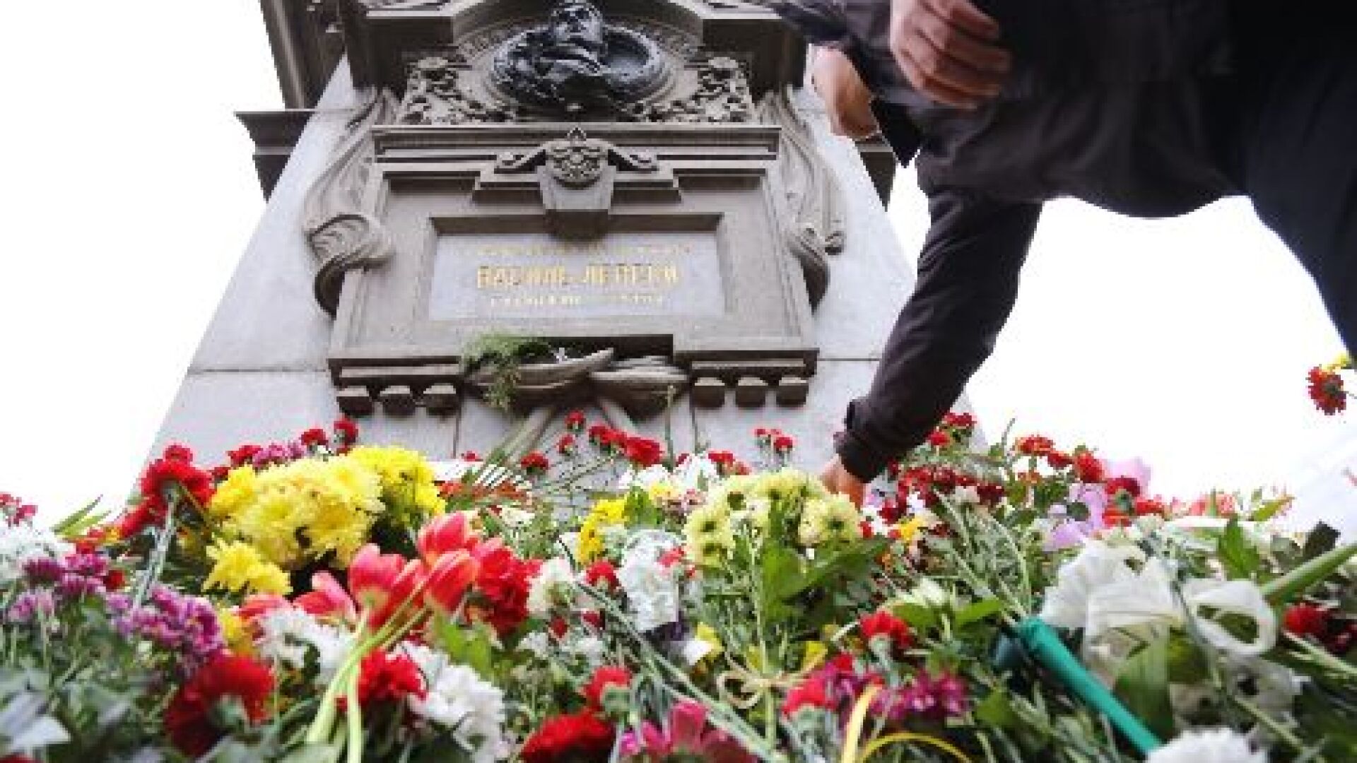 Днес се прекланяме пред паметта на Апостола на свободата