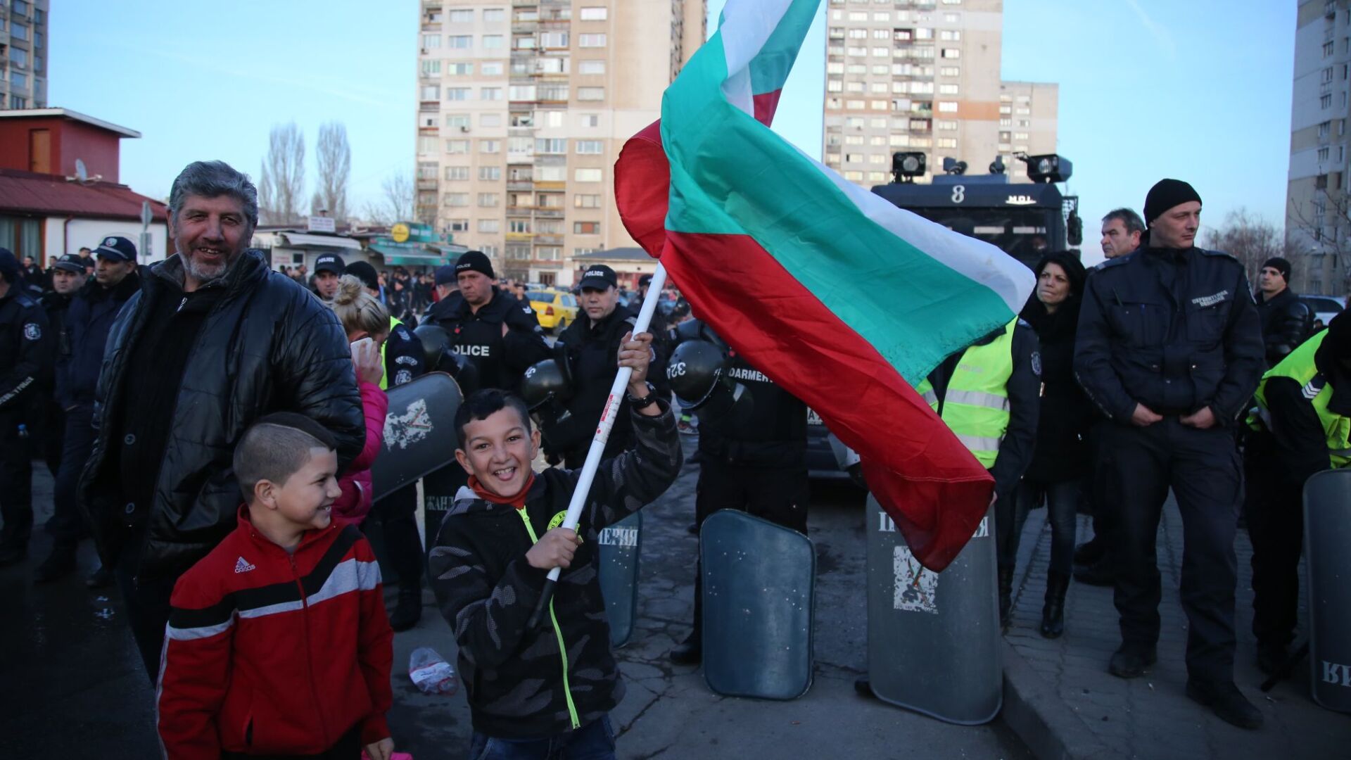 Много полиция спря ромски контрапротест в 