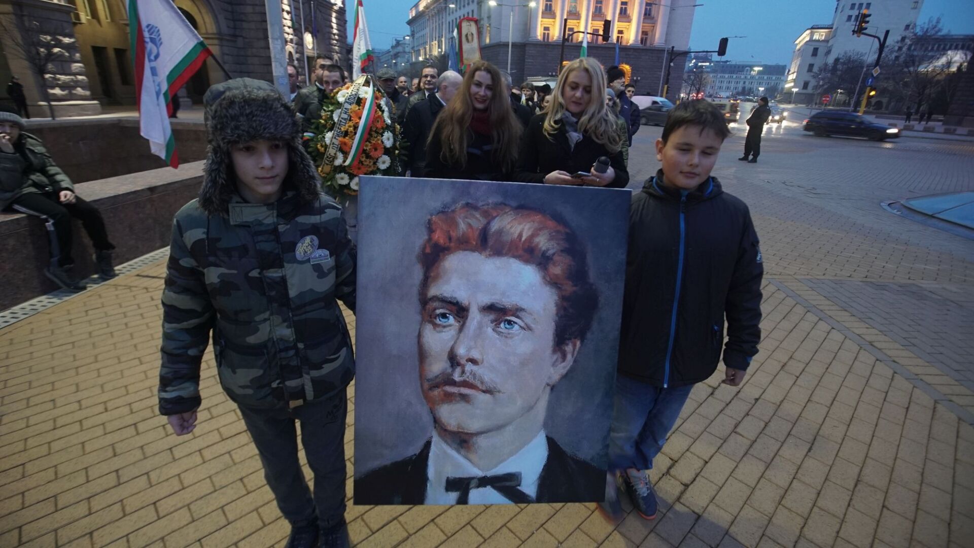 Политици и граждани се преклониха пред Апостола в София (СНИМКИ)
