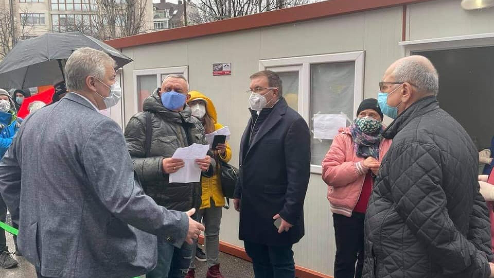 Ангелов: По-добре хората да се редят за ваксини, отколкото пред спешното отделение