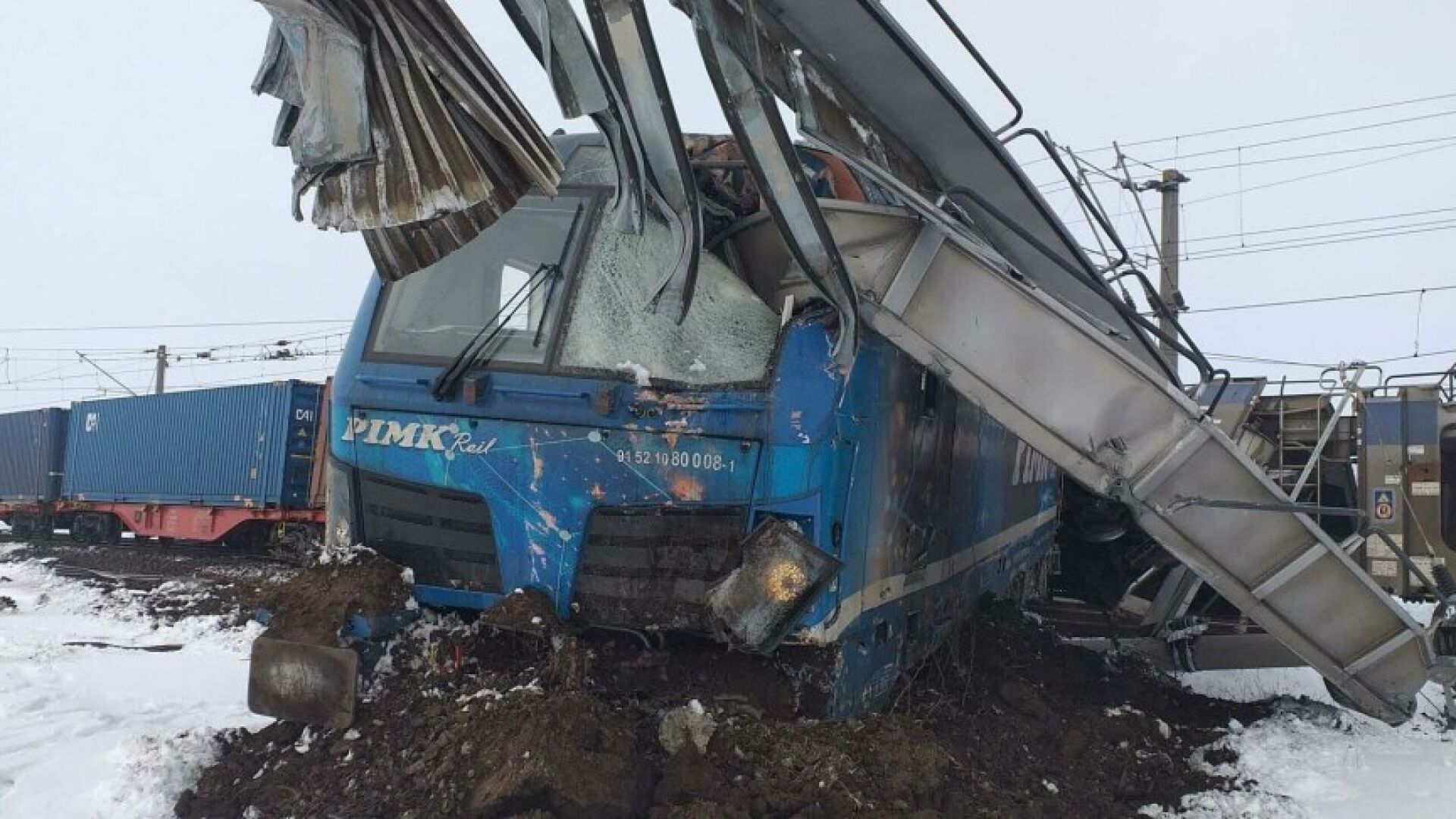 Тежка влакова катастрофа в Румъния с влак на „ПИМК“, загинал е началник на влака (СНИМКИ)