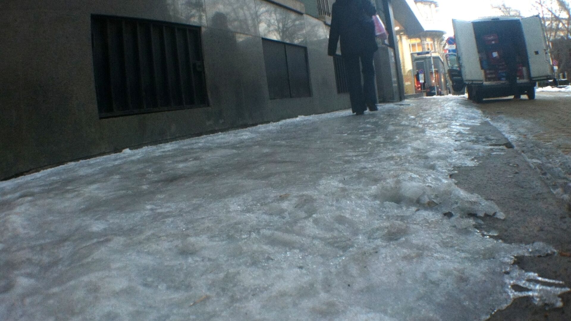Студ и лед в първия работен ден на новата година (ОБЗОР)