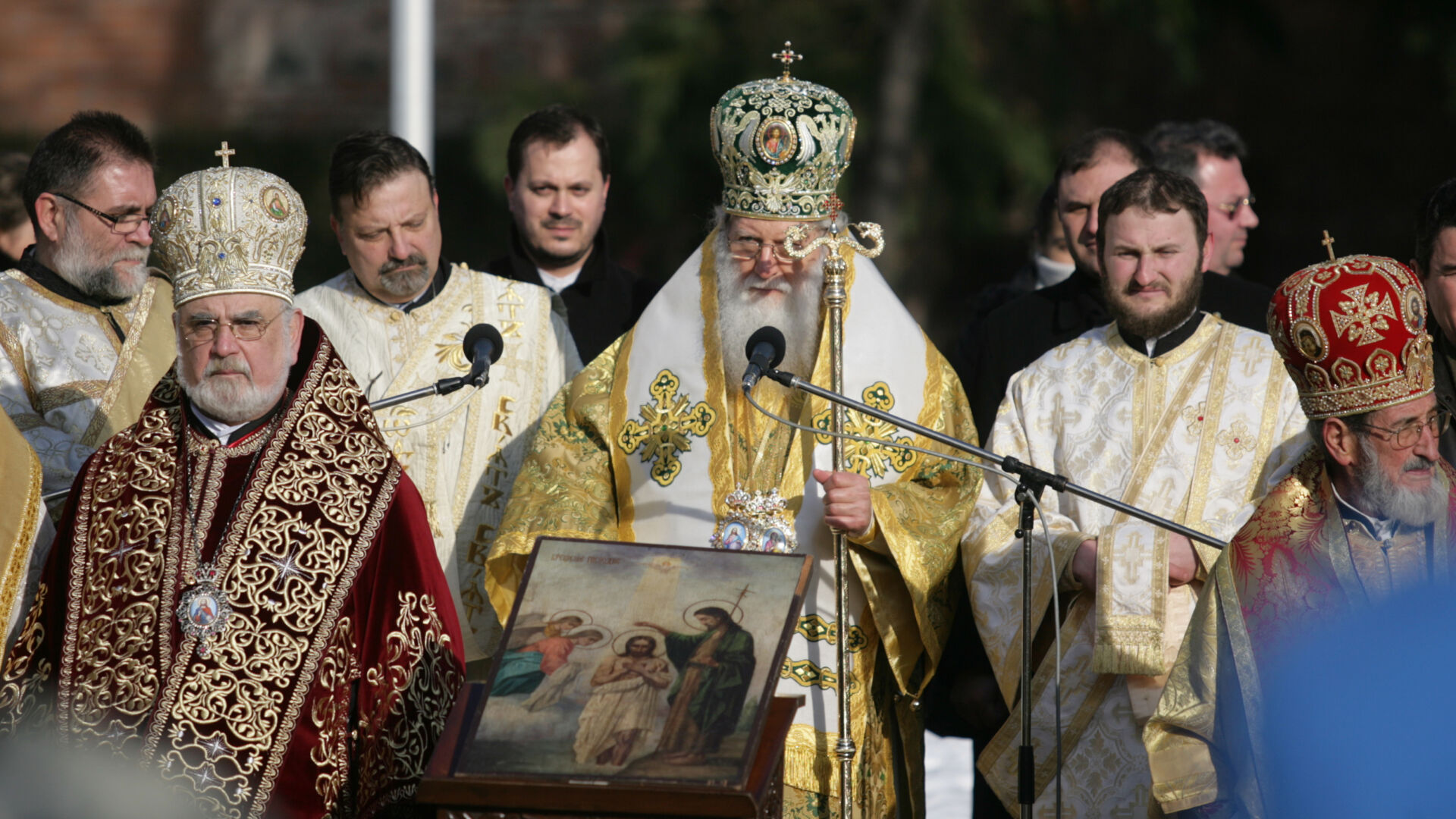 Бойните знамена на българската армия бяха осветени (ГАЛЕРИЯ)