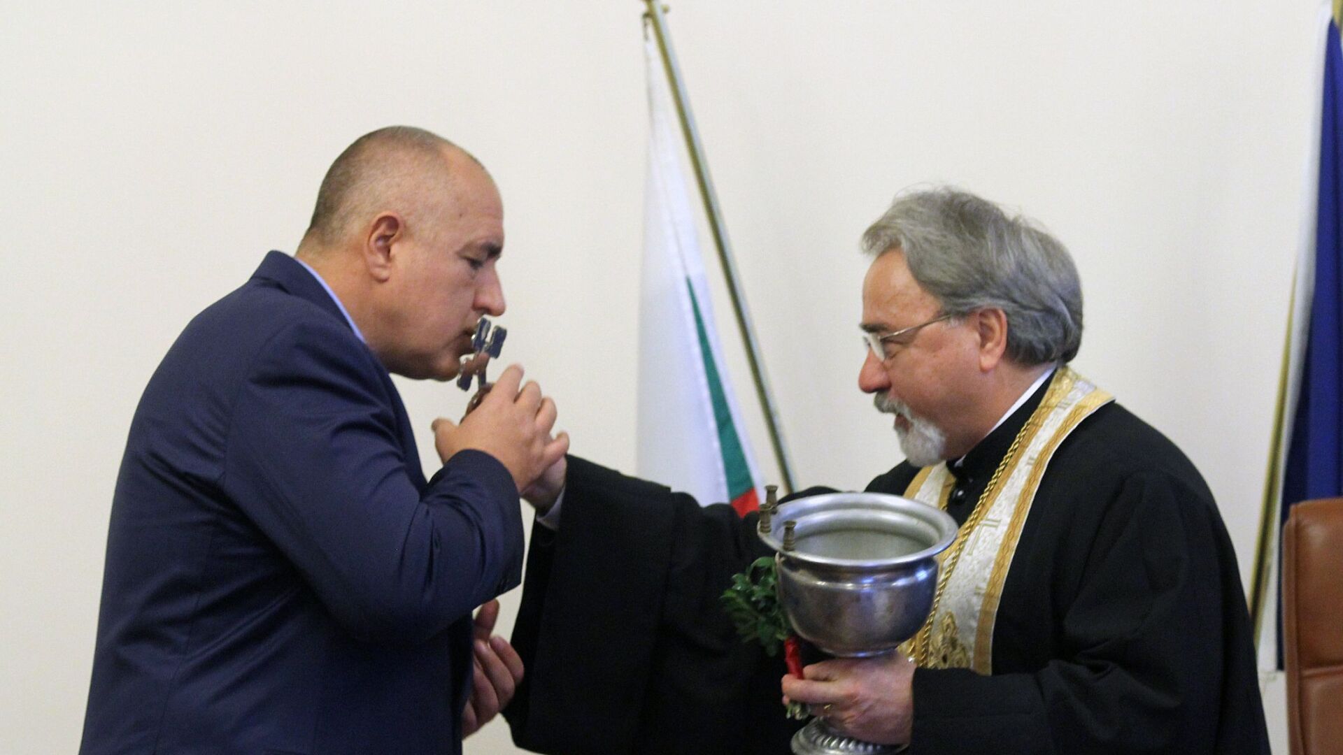 Премиерът си пожела: Да изгоним таласъмите и дяволите