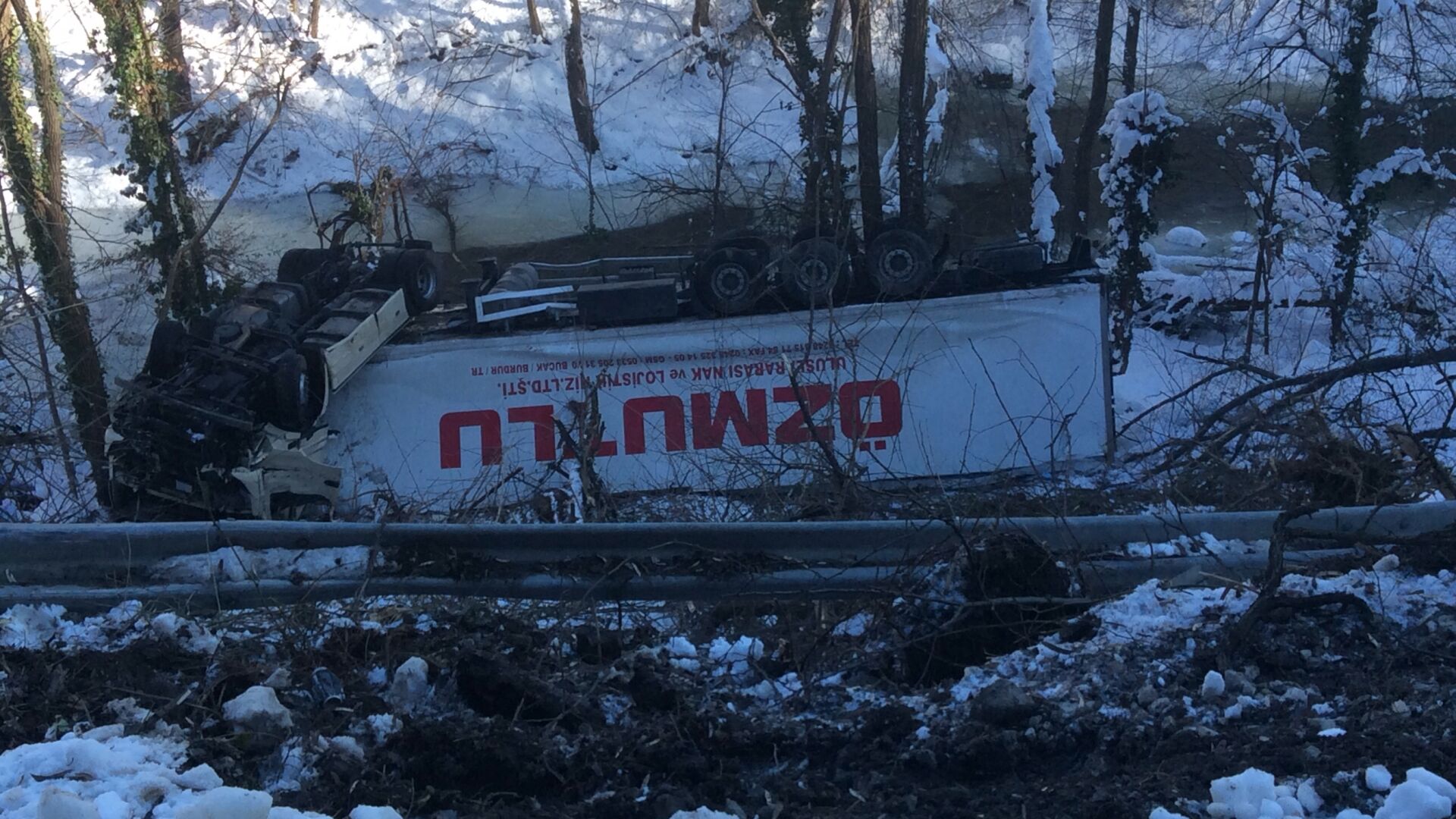 Камион катастрофира в Прохода на Републиката (СНИМКИ)