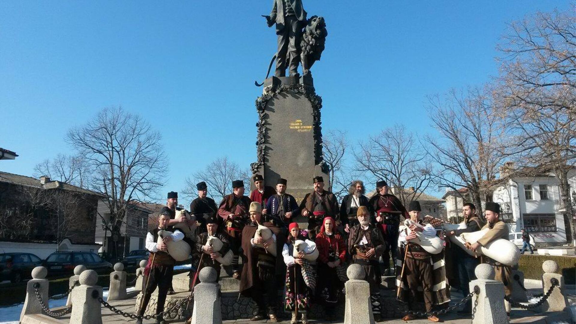 В Карлово и Смолян протестират срещу промените в учебните програми