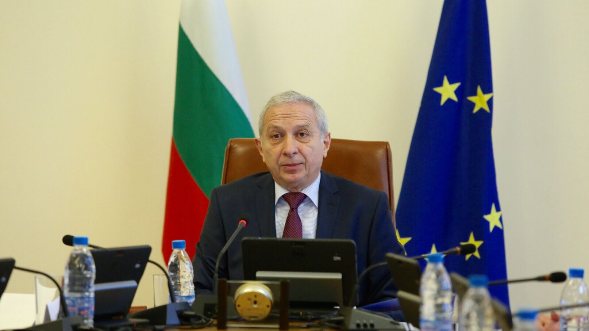Служебният кабинет заседава за пръв път (ГАЛЕРИЯ)