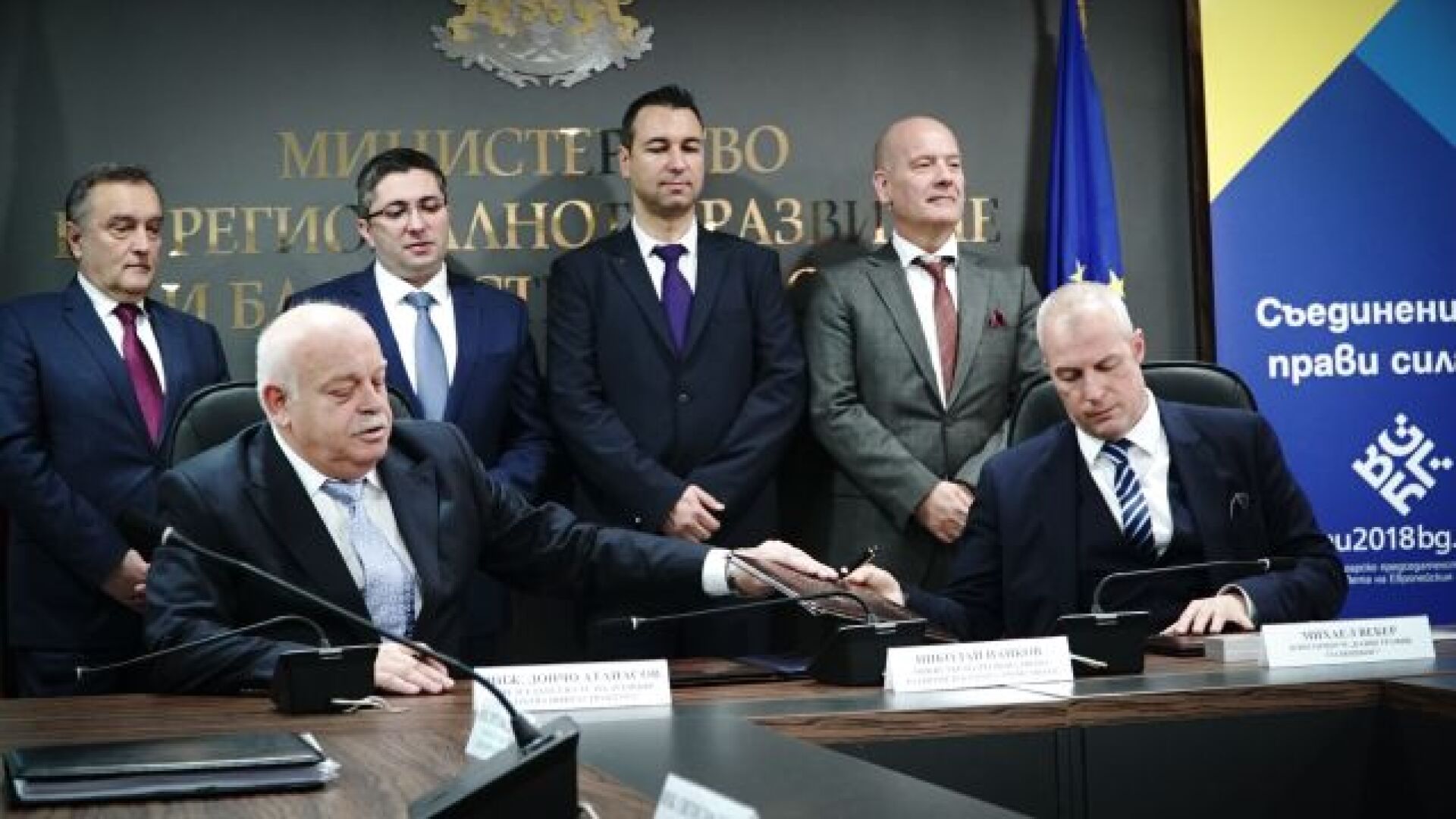 Подписаха договора за изграждане на тол системата