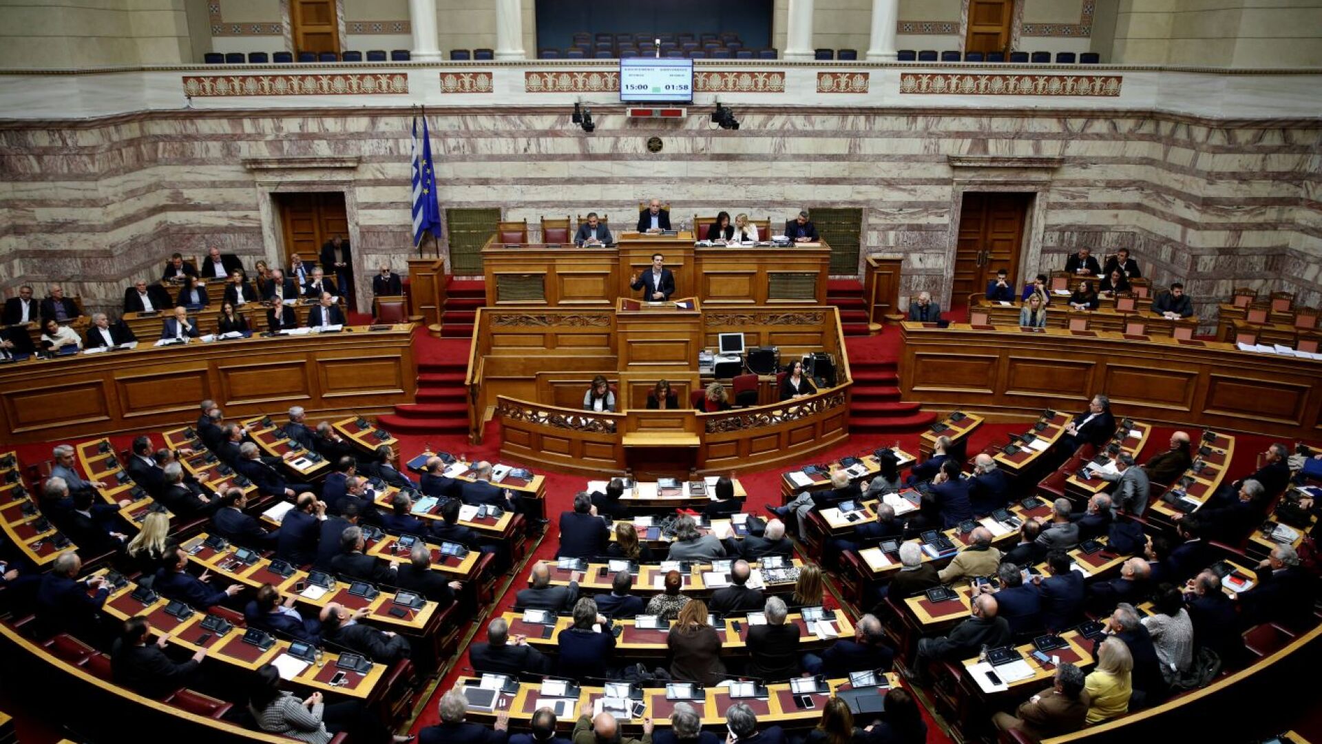 На фона на протести и сблъсъци: Гръцкият парламент одобри нови икономии