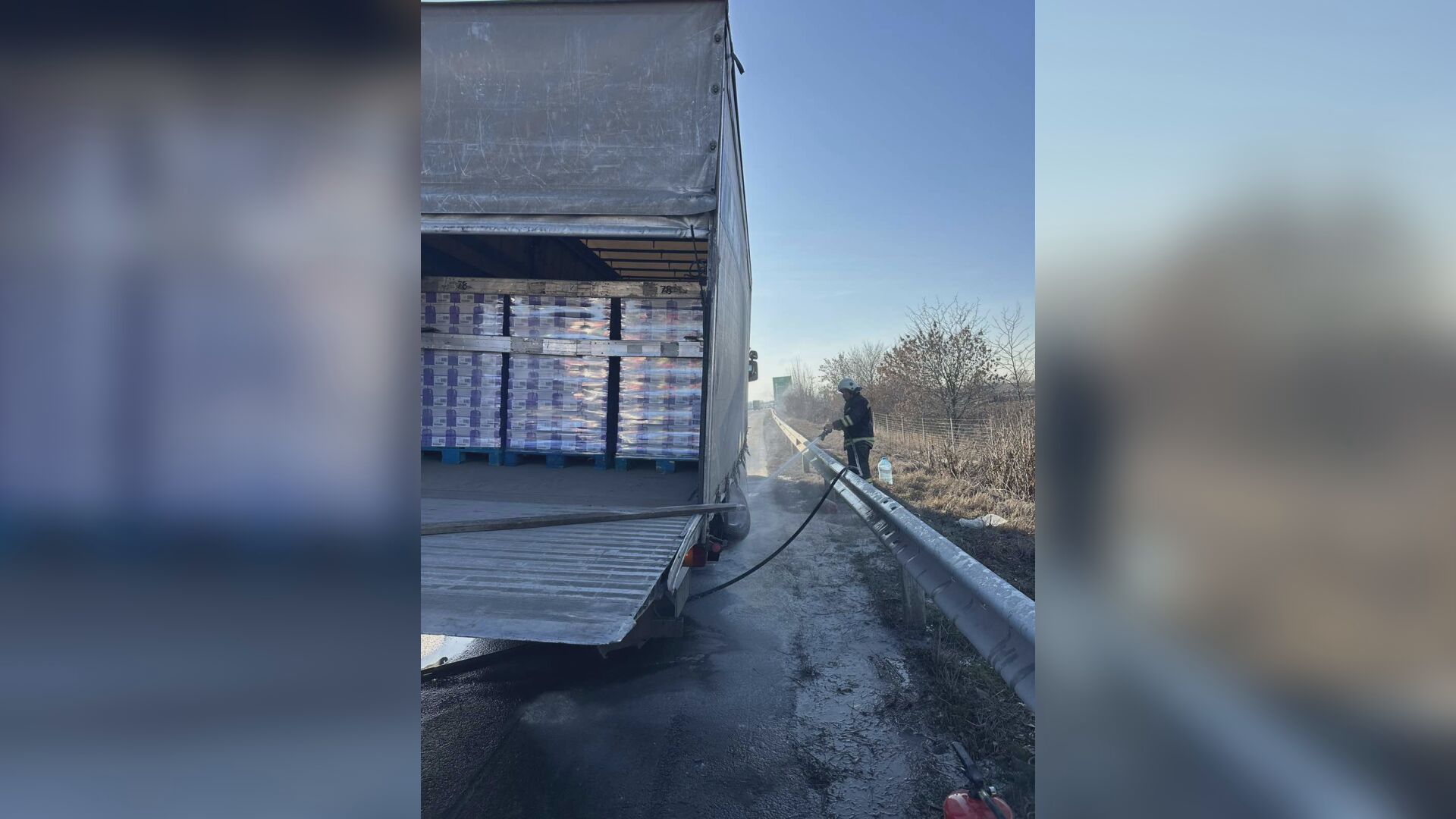 Огнеборци спасиха шофьор на камион от пожар (СНИМКИ)