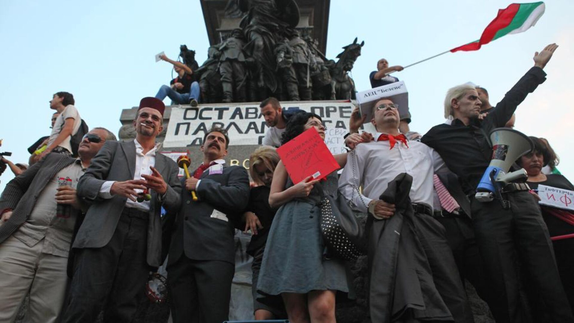Гражданското недоволство отново изненада с маршрута си в 37-я ден на протести