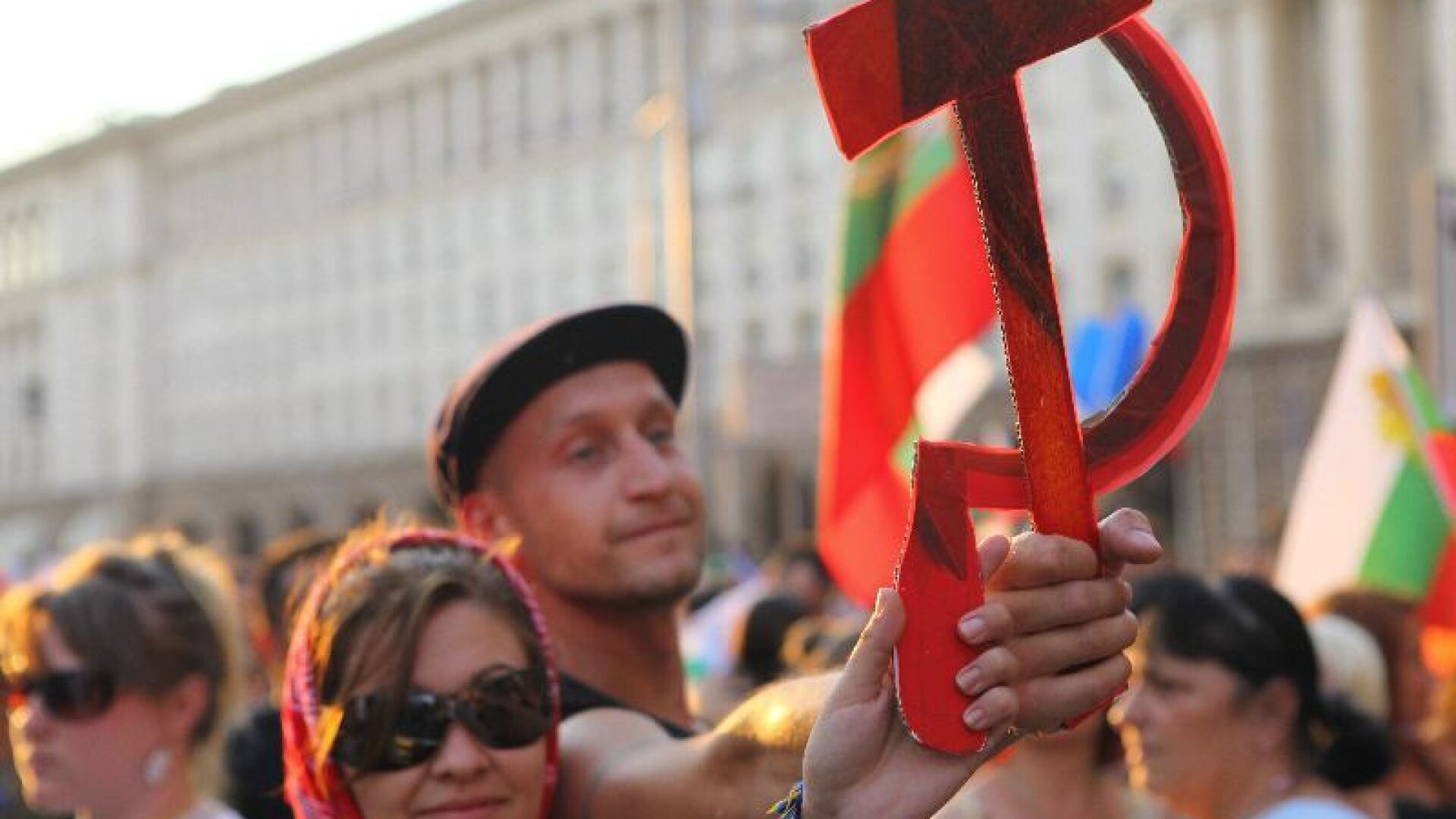 Протестиращите с опит да идат 