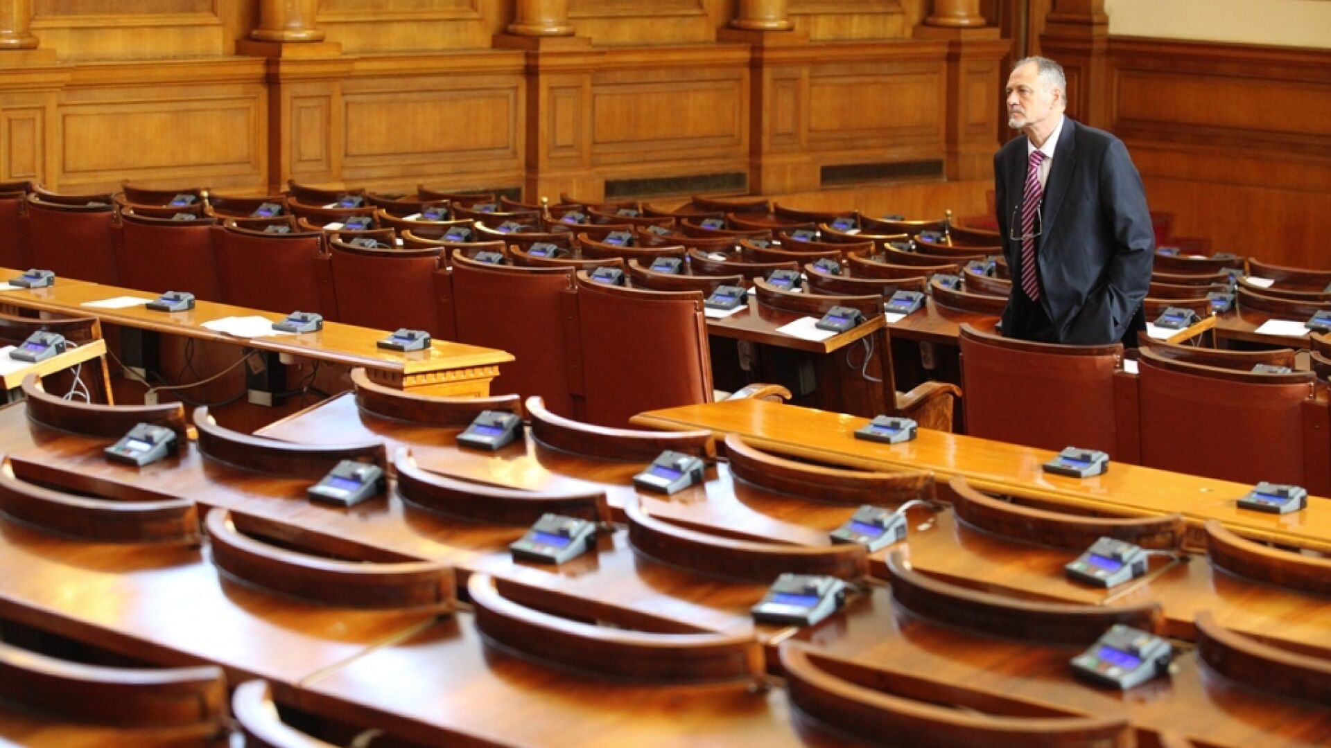Парламентът затвори (СНИМКИ)