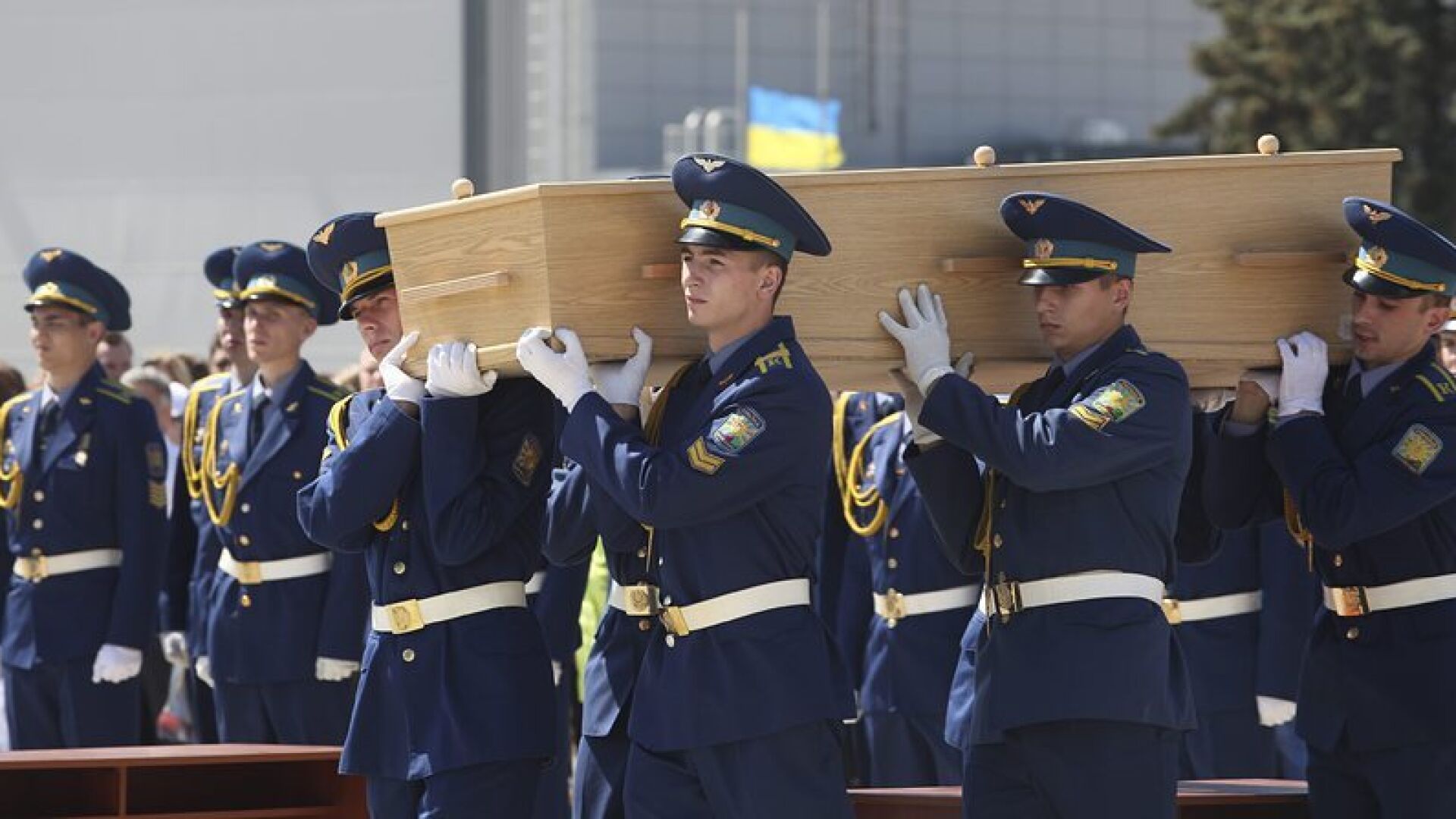 Харков изпрати жертвите на полет MH17 (СНИМКИ)