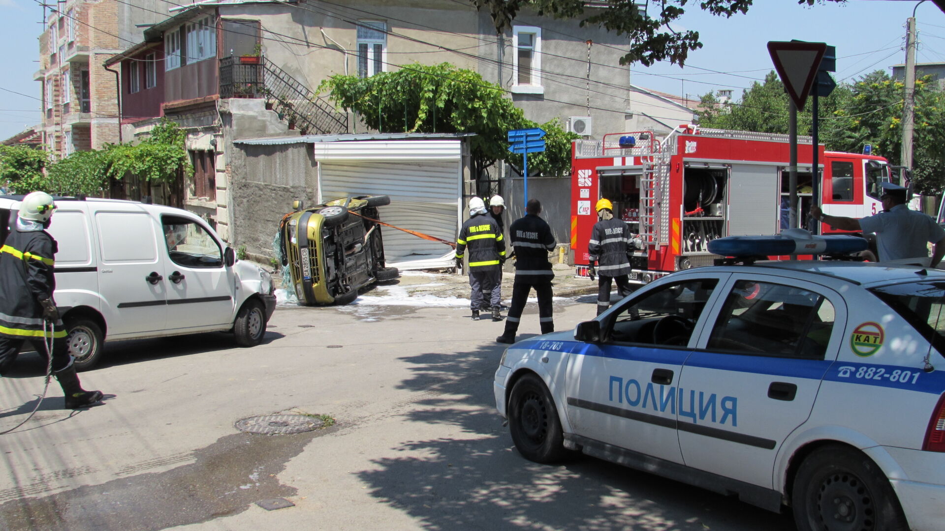 Зрелищна катастрофа в центъра на Русе (СНИМКИ)
