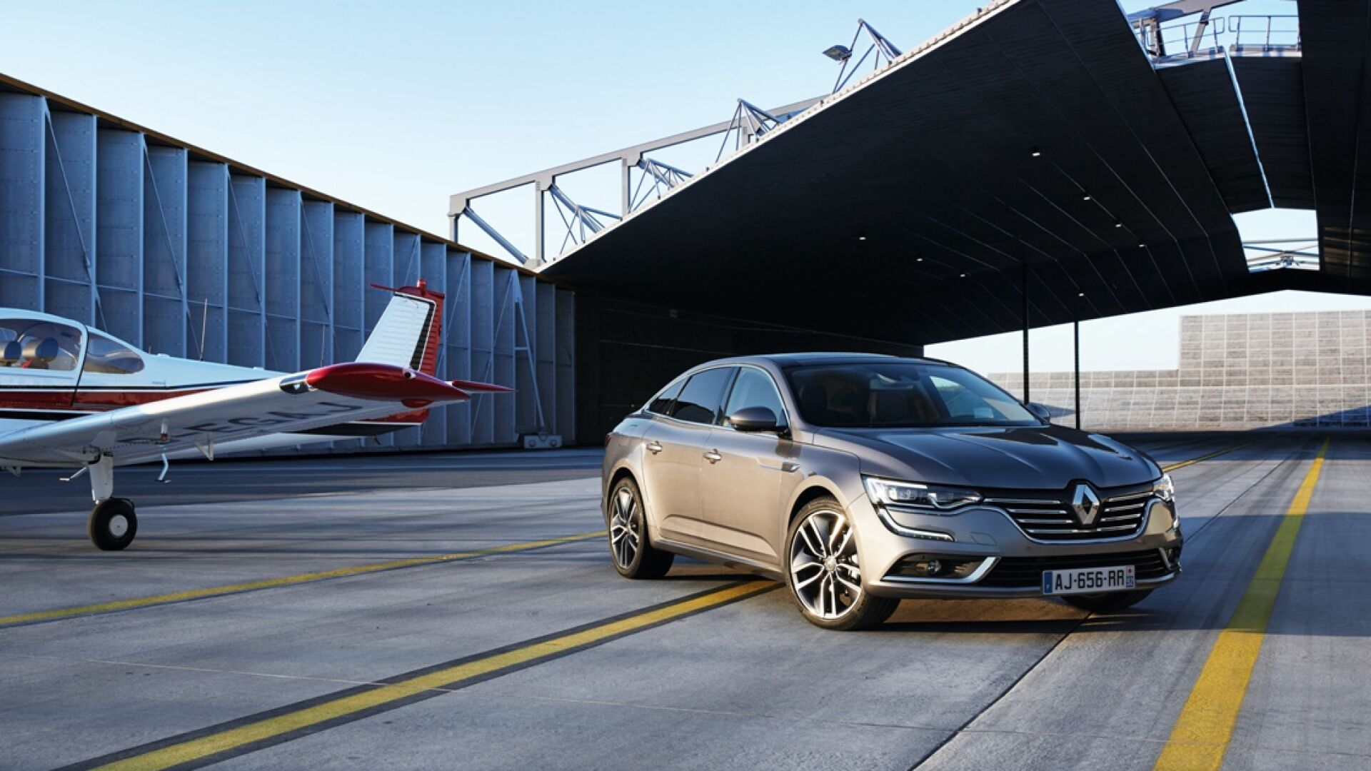 Renault представи изцяло новия луксозен седан TALISMAN