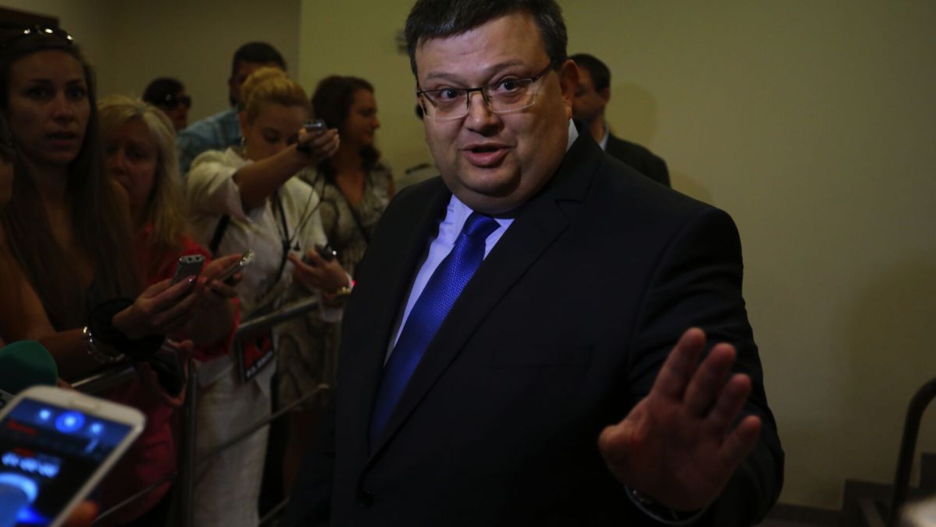 Сотир Цацаров: Да свалим томахавките и да вдигнем писалките
