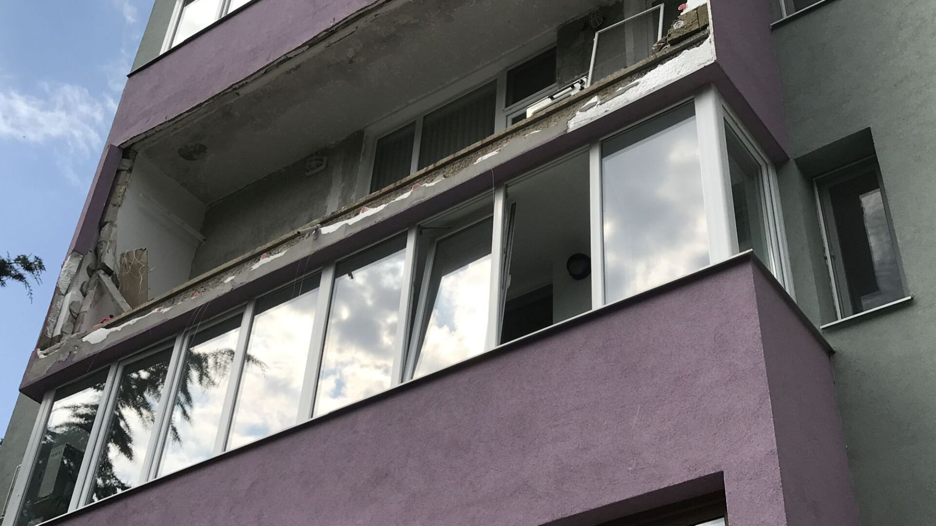 Газова бутилка унищожи тераса в Стара Загора (СНИМКИ)