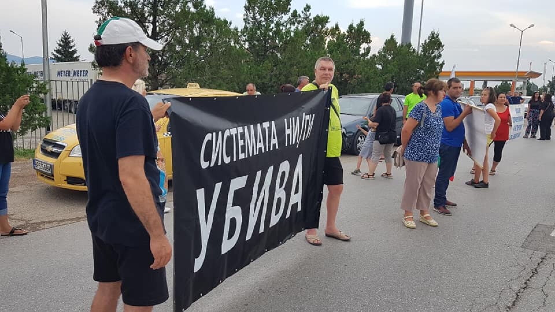 Автошествие във Врачанско блокира едната лента на път Е-79 (СНИМКИ)