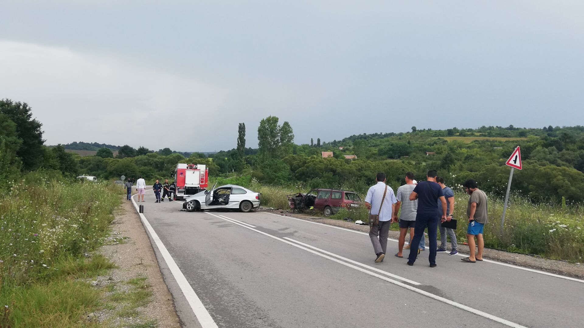 Две коли се сблъскаха челно между Враца и Криводол, пътник загина 