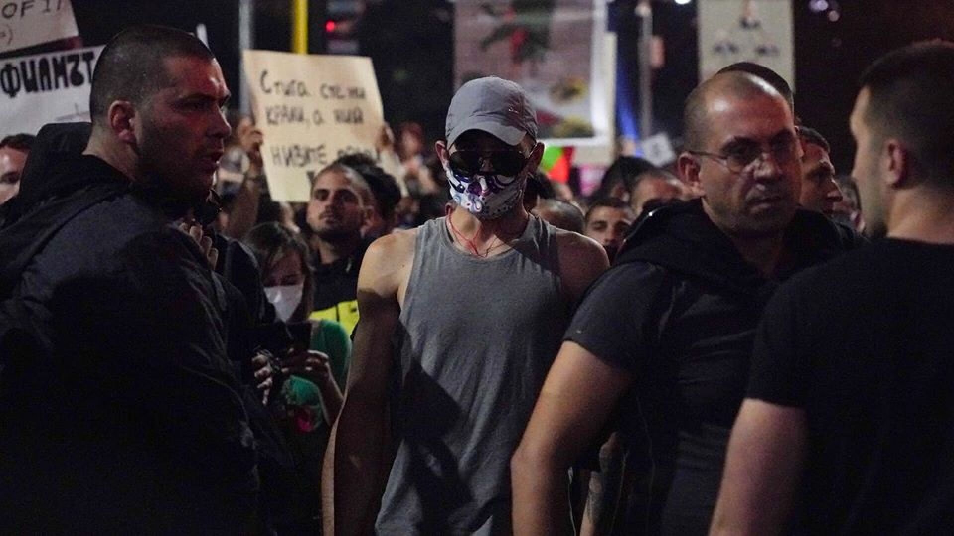 Протестите в София: Ден 8 в снимки
