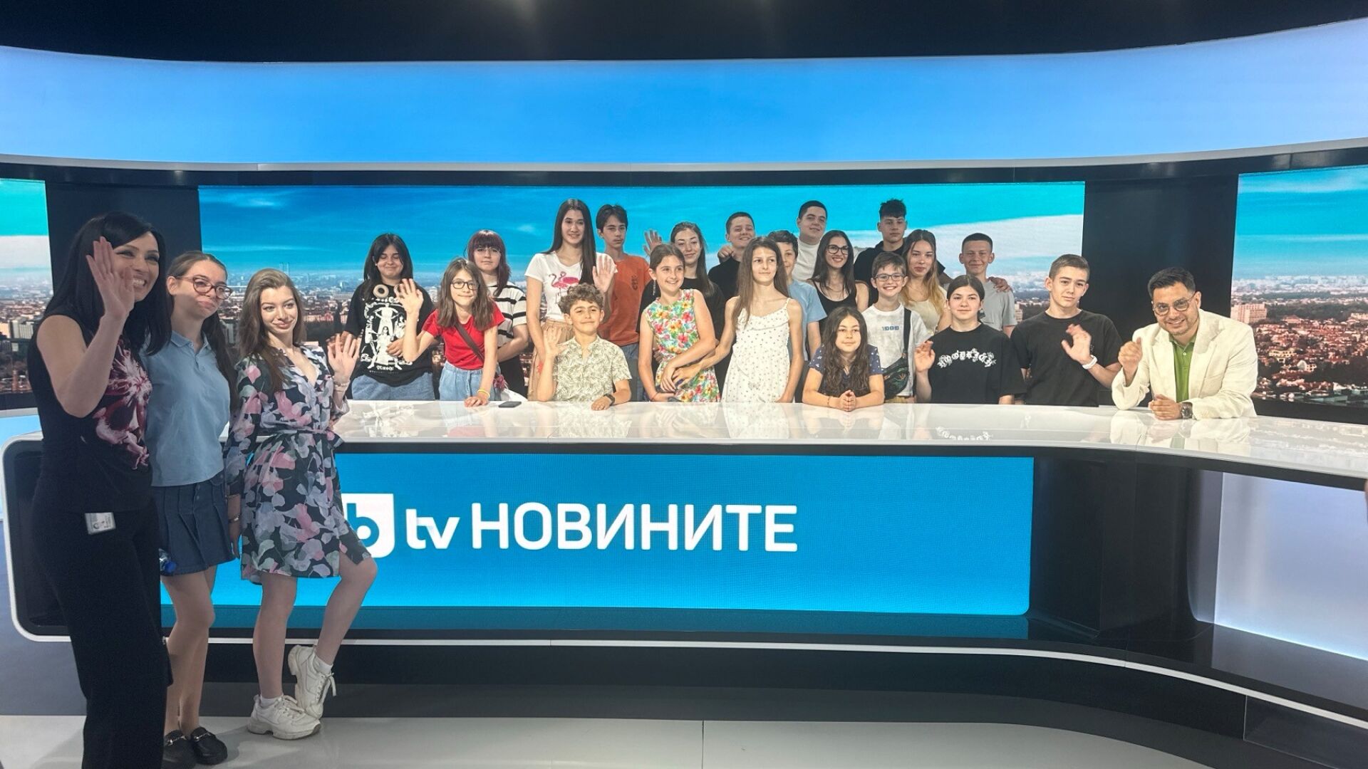 Журналисти на bTV обучават ученици как да разпознават фалшиви новини и да създават достоверно съдържание
